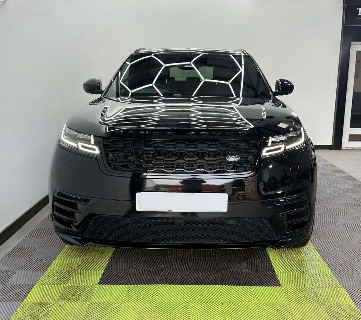 A 2019 LAND ROVER RANGE ROVER VELAR 2.0 D180 R-Dynamic S SUV 5dr Diesel Auto 4WD Euro 6 (s/s) (180 ps) A 2019 LAND ROVER RANGE ROVER VELAR 2.0 D180 R-Dynamic S SUV 5dr Diesel Auto 4WD Euro 6 (s/s) (180 ps)