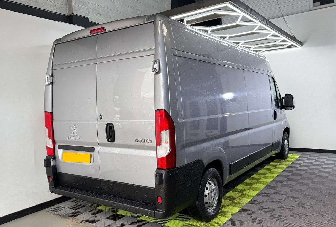 A 2021 PEUGEOT BOXER 2.2 BlueHDi 335 Professional Panel Van 5dr Diesel Manual L3 H2 Euro 6 (s/s) A 2021 PEUGEOT BOXER 2.2 BlueHDi 335 Professional Panel Van 5dr Diesel Manual L3 H2 Euro 6 (s/s)