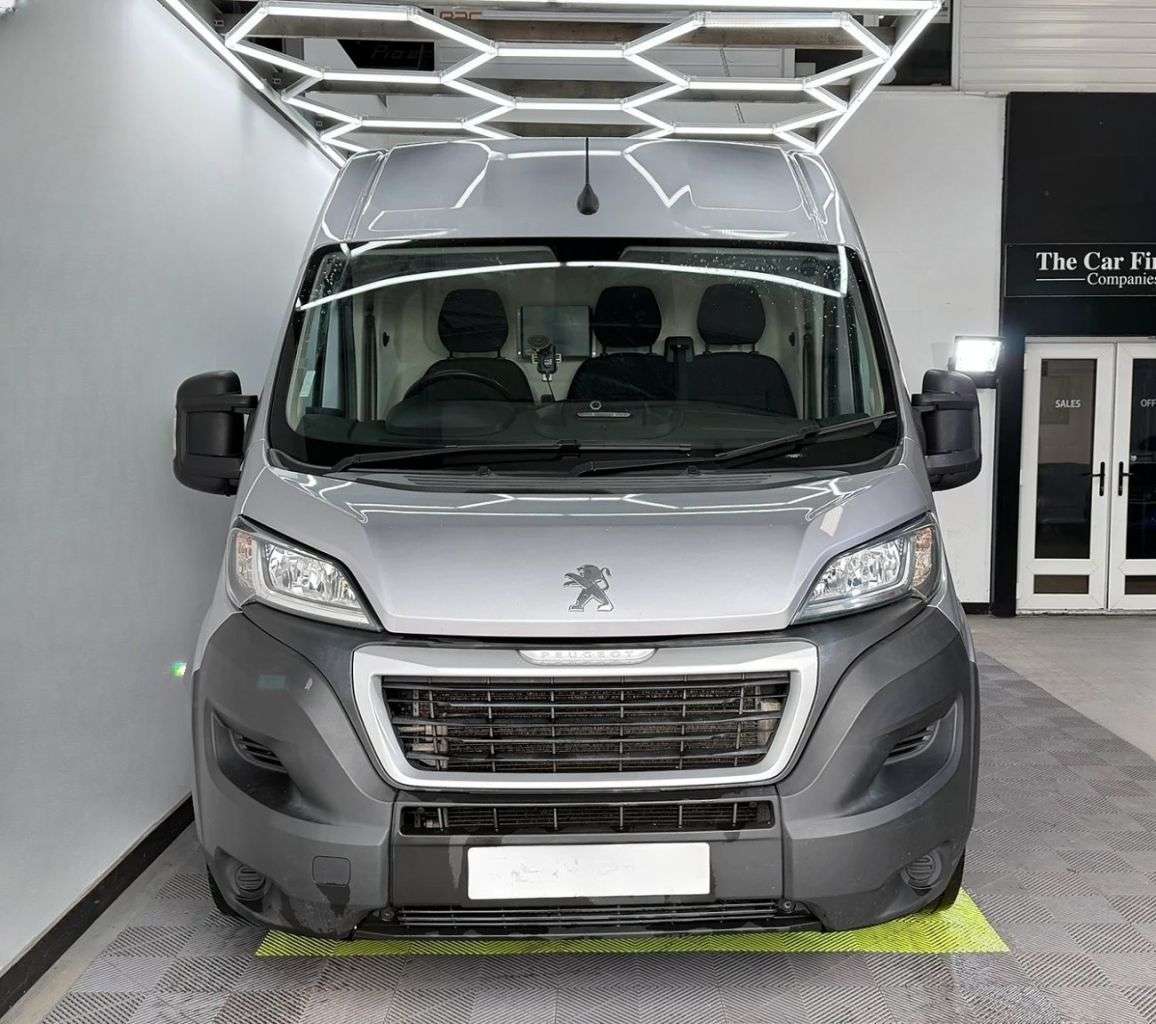 A 2021 PEUGEOT BOXER 2.2 BlueHDi 335 Professional Panel Van 5dr Diesel Manual L3 H2 Euro 6 (s/s) A 2021 PEUGEOT BOXER 2.2 BlueHDi 335 Professional Panel Van 5dr Diesel Manual L3 H2 Euro 6 (s/s)