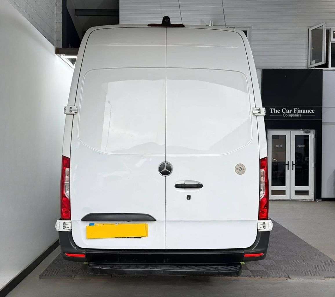 A 2018 MERCEDES-BENZ SPRINTER 2.1 311 CDI Panel Van 5dr Diesel Manual RWD L3 H2 Euro 6 (114 ps) A 2018 MERCEDES-BENZ SPRINTER 2.1 311 CDI Panel Van 5dr Diesel Manual RWD L3 H2 Euro 6 (114 ps)