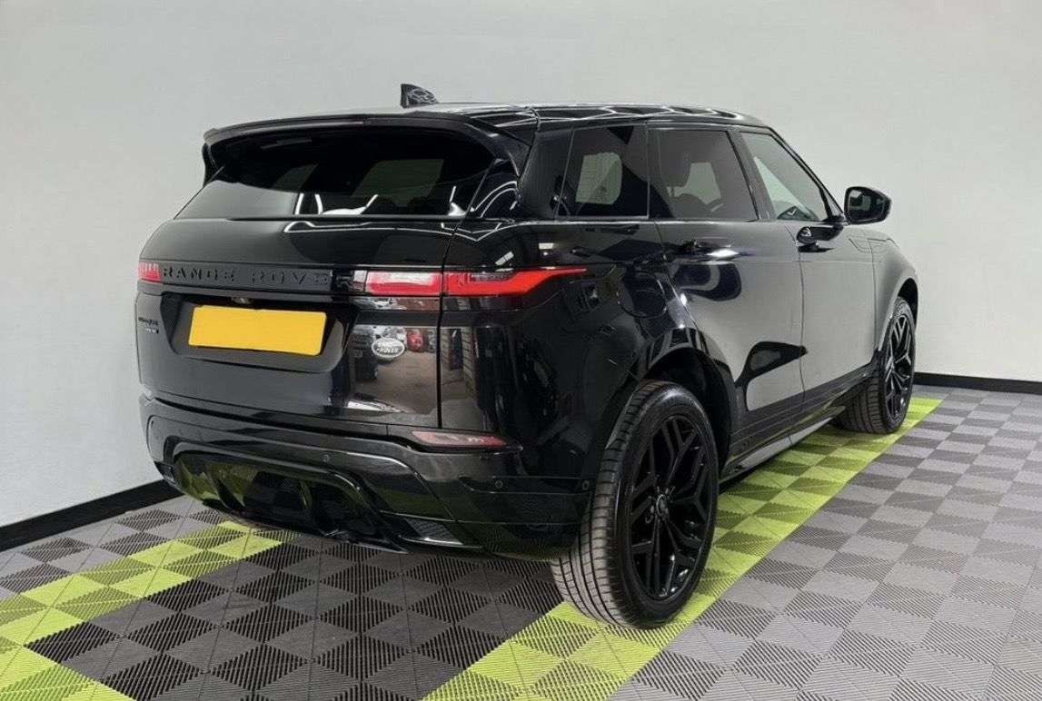 A 2019 LAND ROVER RANGE ROVER EVOQUE 2.0 D180 R-Dynamic SE SUV 5dr Diesel Auto 4WD Euro 6 (s/s) (180 ps) A 2019 LAND ROVER RANGE ROVER EVOQUE 2.0 D180 R-Dynamic SE SUV 5dr Diesel Auto 4WD Euro 6 (s/s) (180 ps)