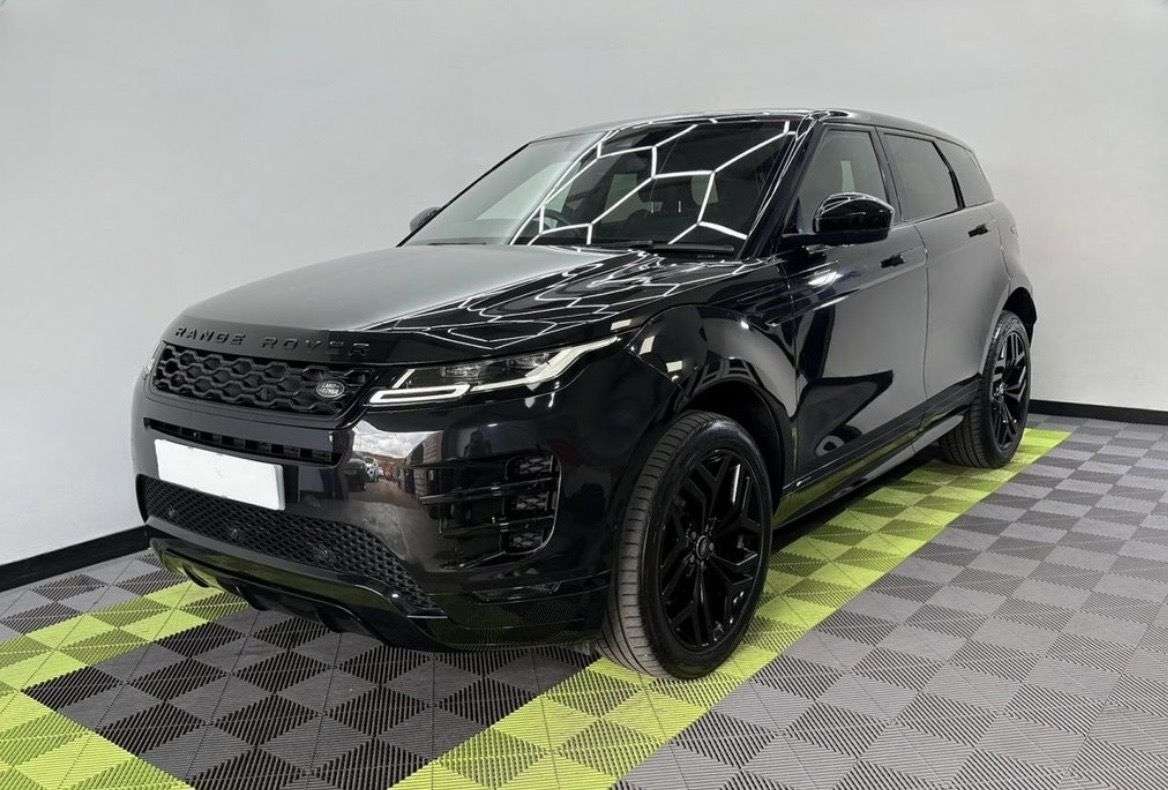 A 2019 LAND ROVER RANGE ROVER EVOQUE 2.0 D180 R-Dynamic SE SUV 5dr Diesel Auto 4WD Euro 6 (s/s) (180 ps) A 2019 LAND ROVER RANGE ROVER EVOQUE 2.0 D180 R-Dynamic SE SUV 5dr Diesel Auto 4WD Euro 6 (s/s) (180 ps)