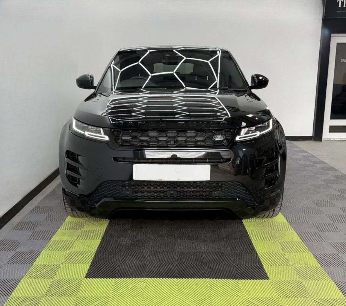 A 2019 LAND ROVER RANGE ROVER EVOQUE 2.0 D180 R-Dynamic SE SUV 5dr Diesel Auto 4WD Euro 6 (s/s) (180 ps) A 2019 LAND ROVER RANGE ROVER EVOQUE 2.0 D180 R-Dynamic SE SUV 5dr Diesel Auto 4WD Euro 6 (s/s) (180 ps)