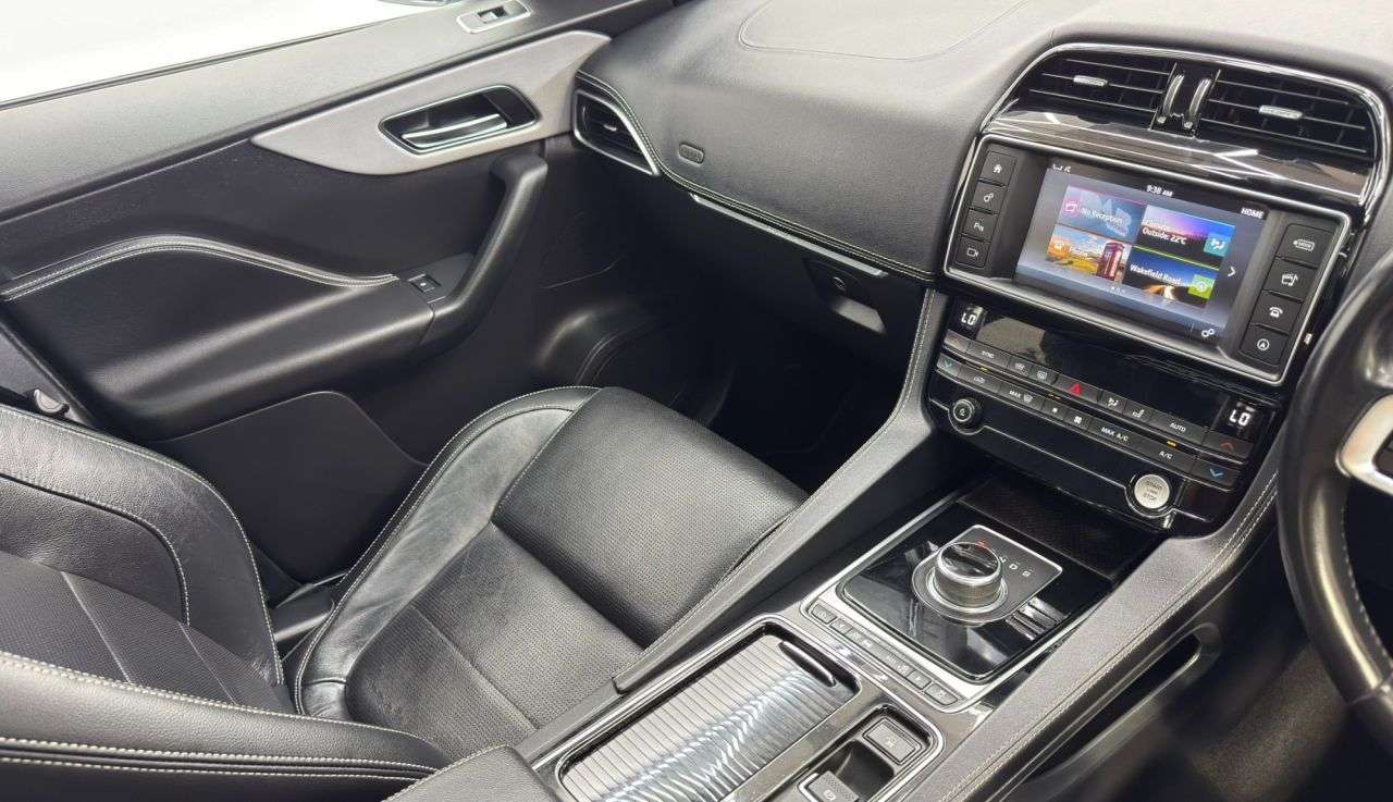 2018 JAGUAR F-PACE 2018 JAGUAR F-PACE