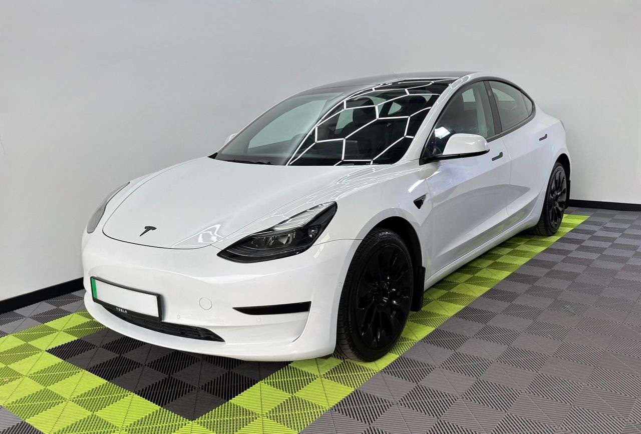A 2021 TESLA MODEL 3 Standard Range Plus Saloon 4dr Electric Auto RWD (241 bhp) A 2021 TESLA MODEL 3 Standard Range Plus Saloon 4dr Electric Auto RWD (241 bhp)