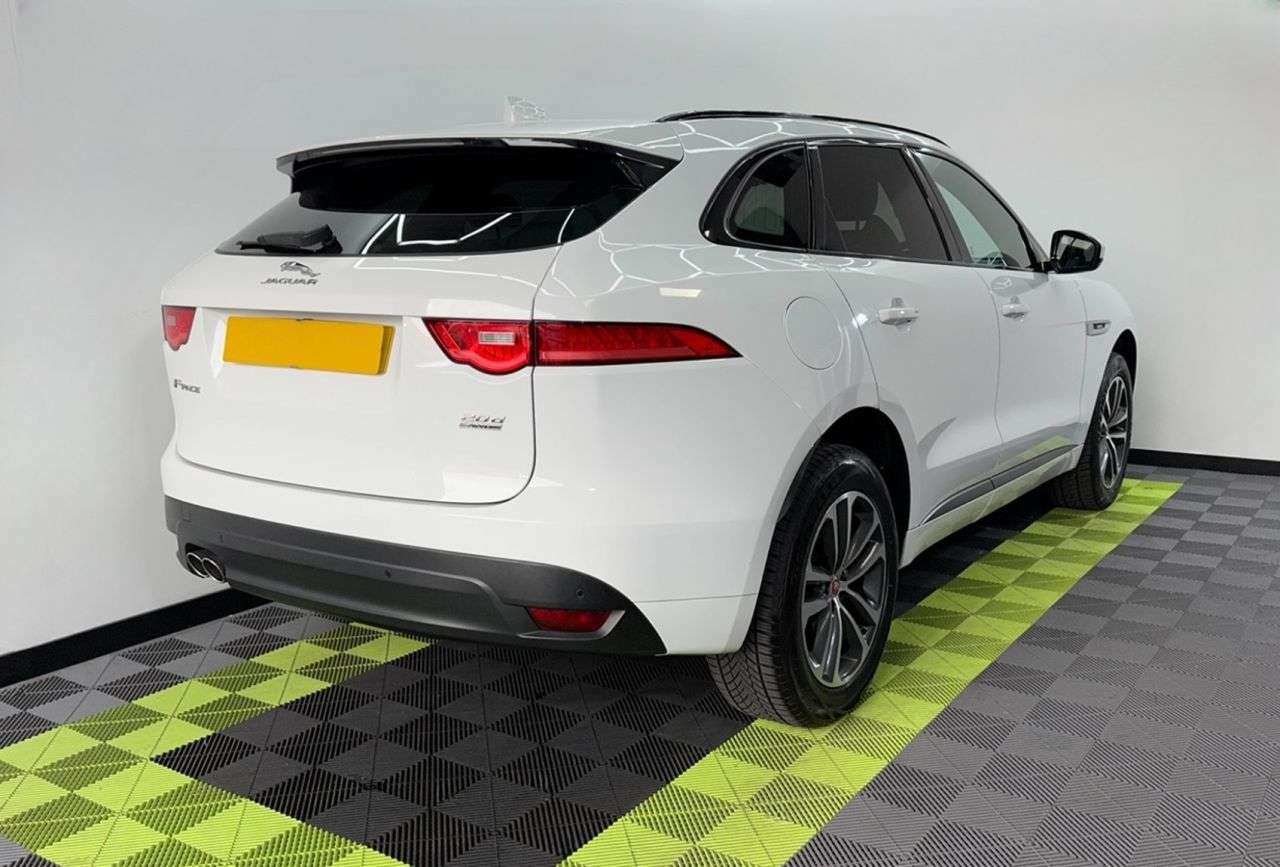 A 2016 JAGUAR F-PACE 2.0 D180 R-Sport SUV 5dr Diesel Auto AWD Euro 6 (s/s) (180 ps) A 2016 JAGUAR F-PACE 2.0 D180 R-Sport SUV 5dr Diesel Auto AWD Euro 6 (s/s) (180 ps)