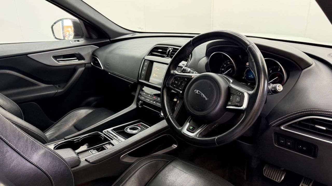 2016 JAGUAR F-PACE 2016 JAGUAR F-PACE