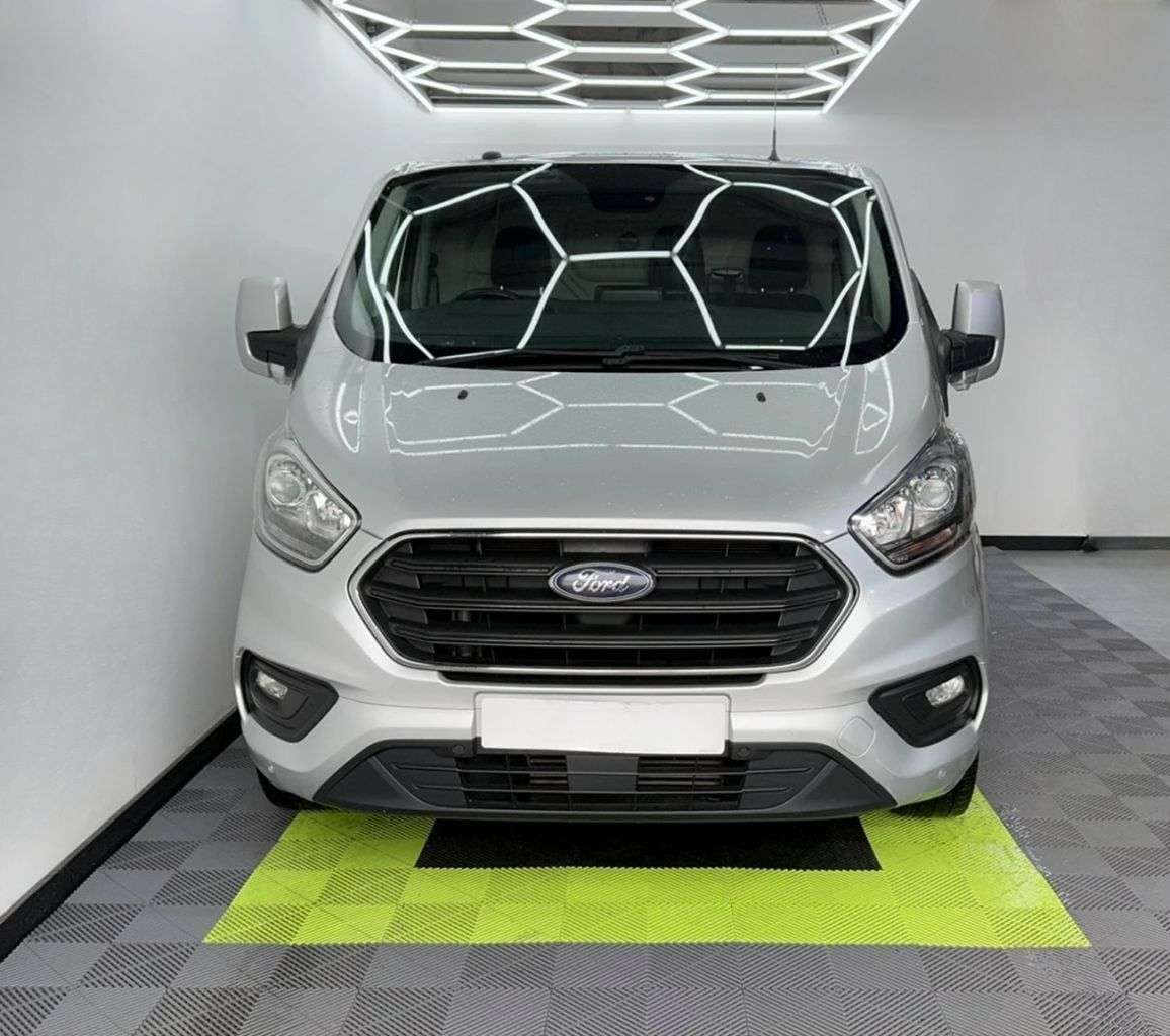 A 2018 FORD TRANSIT CUSTOM 2.0 300 EcoBlue Limited Panel Van 5dr Diesel Manual L2 H1 Euro 6 (130 ps) A 2018 FORD TRANSIT CUSTOM 2.0 300 EcoBlue Limited Panel Van 5dr Diesel Manual L2 H1 Euro 6 (130 ps)