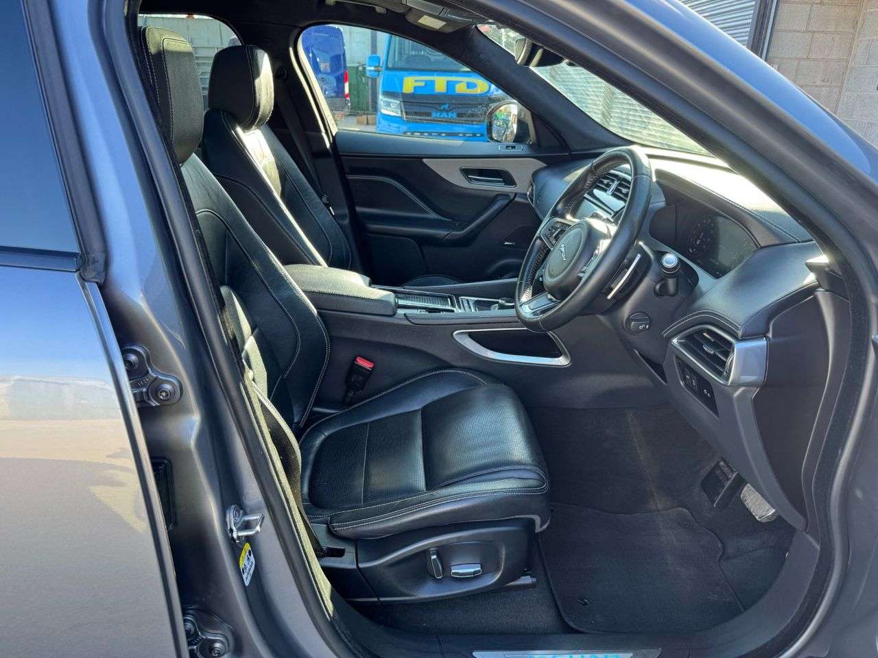 2019 JAGUAR F-PACE 2019 JAGUAR F-PACE