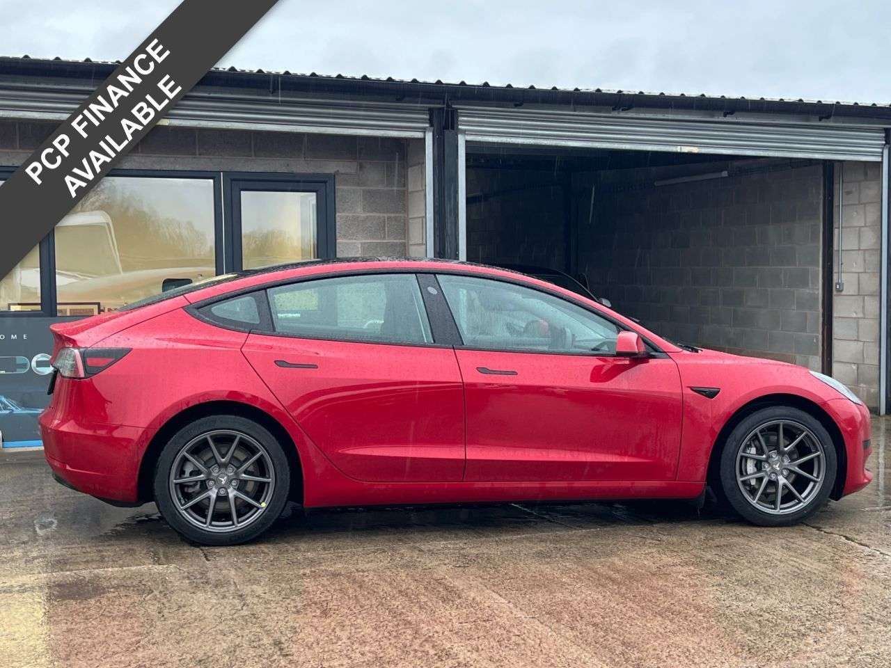 A 2021 TESLA MODEL 3 Standard Range Plus Saloon 4dr Electric Auto RWD (241 bhp) A 2021 TESLA MODEL 3 Standard Range Plus Saloon 4dr Electric Auto RWD (241 bhp)