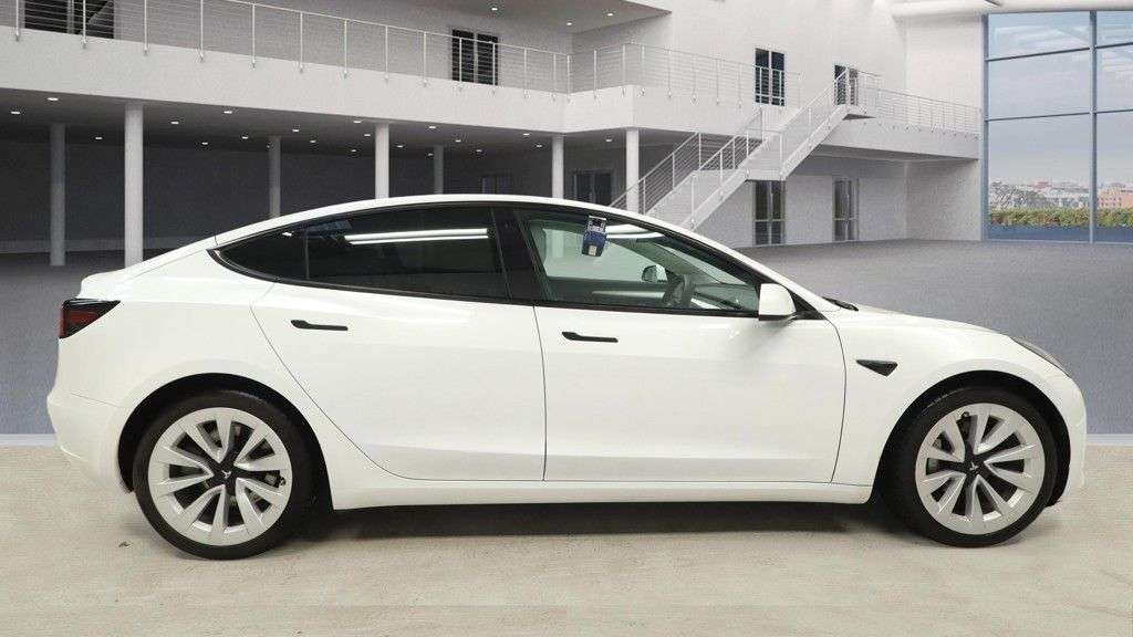 A 2021 TESLA MODEL 3 (Dual Motor) Long Range Saloon 4dr Electric Auto 4WDE (346 ps) A 2021 TESLA MODEL 3 (Dual Motor) Long Range Saloon 4dr Electric Auto 4WDE (346 ps)