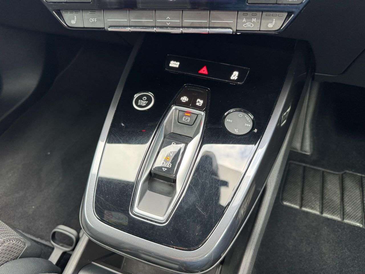 2022 AUDI Q4 E-TRON 2022 AUDI Q4 E-TRON