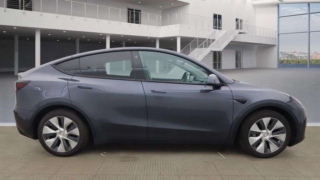 A 2023 TESLA MODEL Y SUV 5dr Electric Auto RWD (346 ps) A 2023 TESLA MODEL Y SUV 5dr Electric Auto RWD (346 ps)