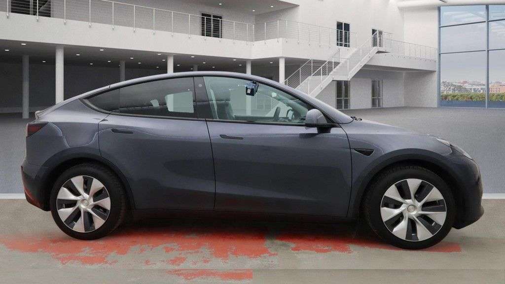 A 2022 TESLA MODEL Y SUV 5dr Electric Auto RWD (346 ps) A 2022 TESLA MODEL Y SUV 5dr Electric Auto RWD (346 ps)