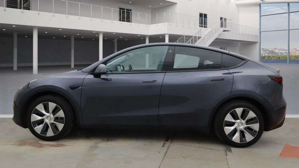 A 2022 TESLA MODEL Y SUV 5dr Electric Auto RWD (346 ps) A 2022 TESLA MODEL Y SUV 5dr Electric Auto RWD (346 ps)