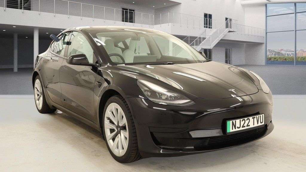 A 2022 TESLA MODEL 3 Standard Range Plus Saloon 4dr Electric Auto RWD (241 bhp) A 2022 TESLA MODEL 3 Standard Range Plus Saloon 4dr Electric Auto RWD (241 bhp)