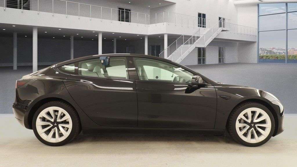 A 2022 TESLA MODEL 3 Standard Range Plus Saloon 4dr Electric Auto RWD (241 bhp) A 2022 TESLA MODEL 3 Standard Range Plus Saloon 4dr Electric Auto RWD (241 bhp)