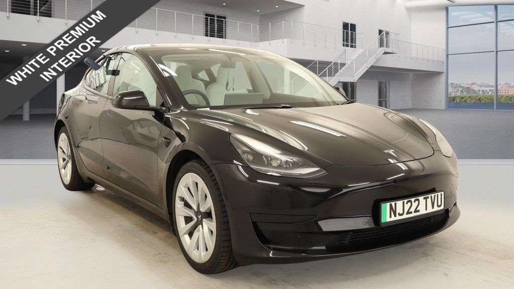 A 2022 TESLA MODEL 3 Standard Range Plus Saloon 4dr Electric Auto RWD (241 bhp) A 2022 TESLA MODEL 3 Standard Range Plus Saloon 4dr Electric Auto RWD (241 bhp)