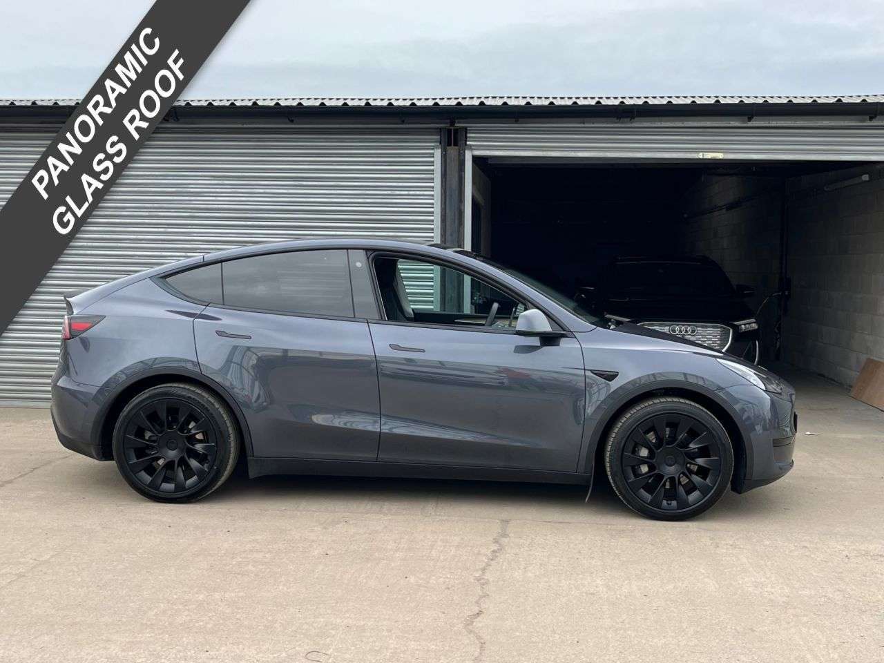 A 2023 TESLA MODEL Y SUV 5dr Electric Auto RWD (346 ps) A 2023 TESLA MODEL Y SUV 5dr Electric Auto RWD (346 ps)