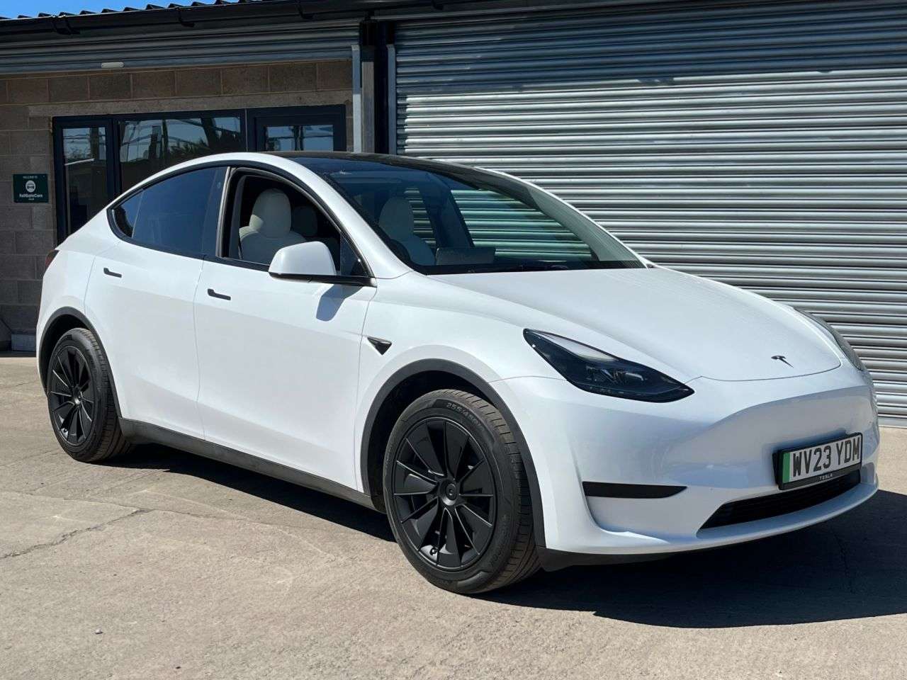 A 2023 TESLA MODEL Y SUV 5dr Electric Auto RWD (346 ps) A 2023 TESLA MODEL Y SUV 5dr Electric Auto RWD (346 ps)