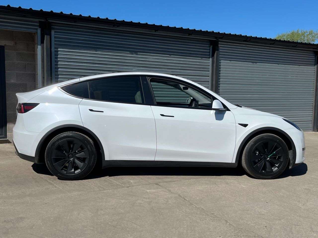 A 2023 TESLA MODEL Y SUV 5dr Electric Auto RWD (346 ps) A 2023 TESLA MODEL Y SUV 5dr Electric Auto RWD (346 ps)