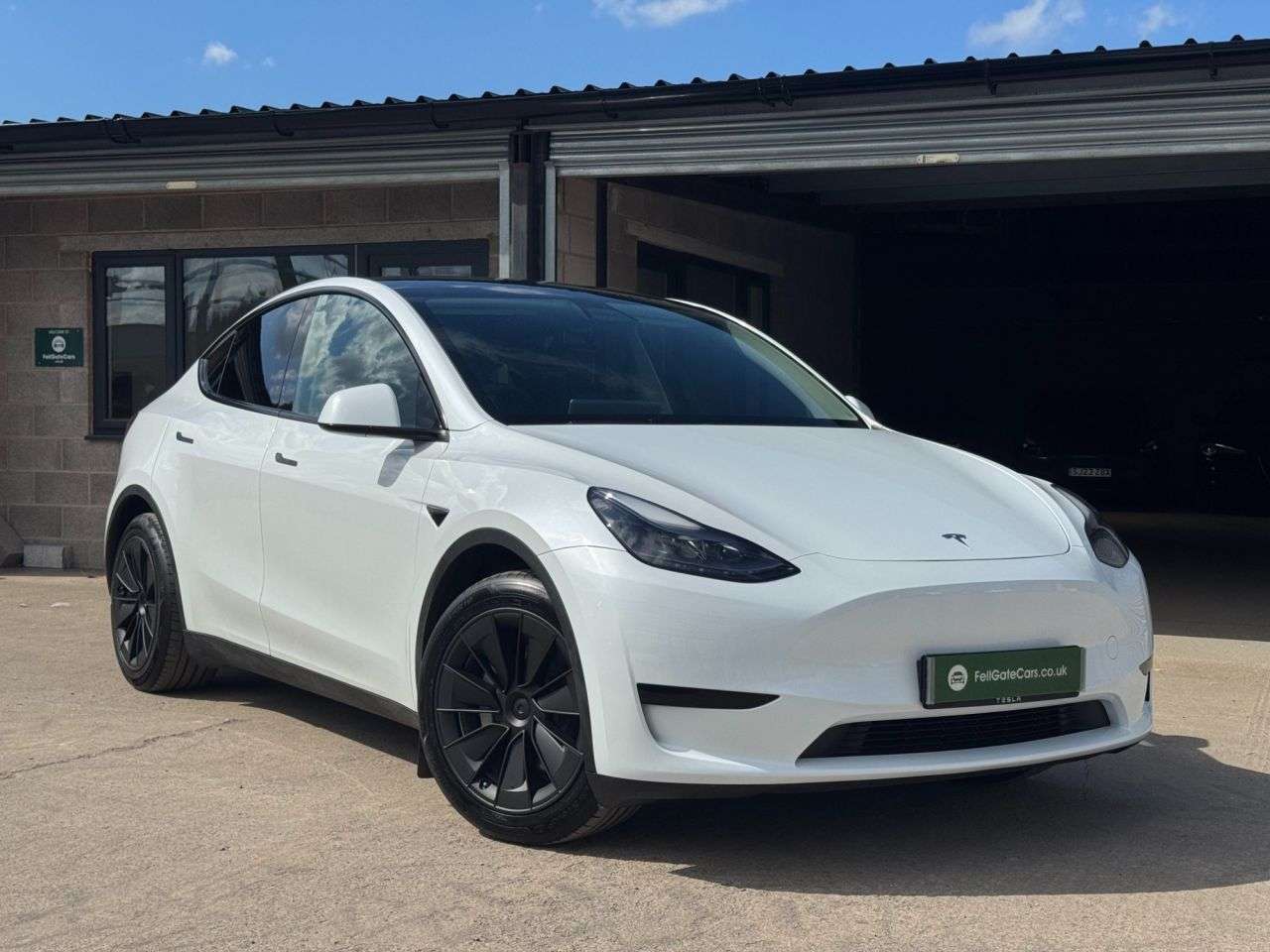 A 2023 TESLA MODEL Y SUV 5dr Electric Auto RWD (346 ps) A 2023 TESLA MODEL Y SUV 5dr Electric Auto RWD (346 ps)