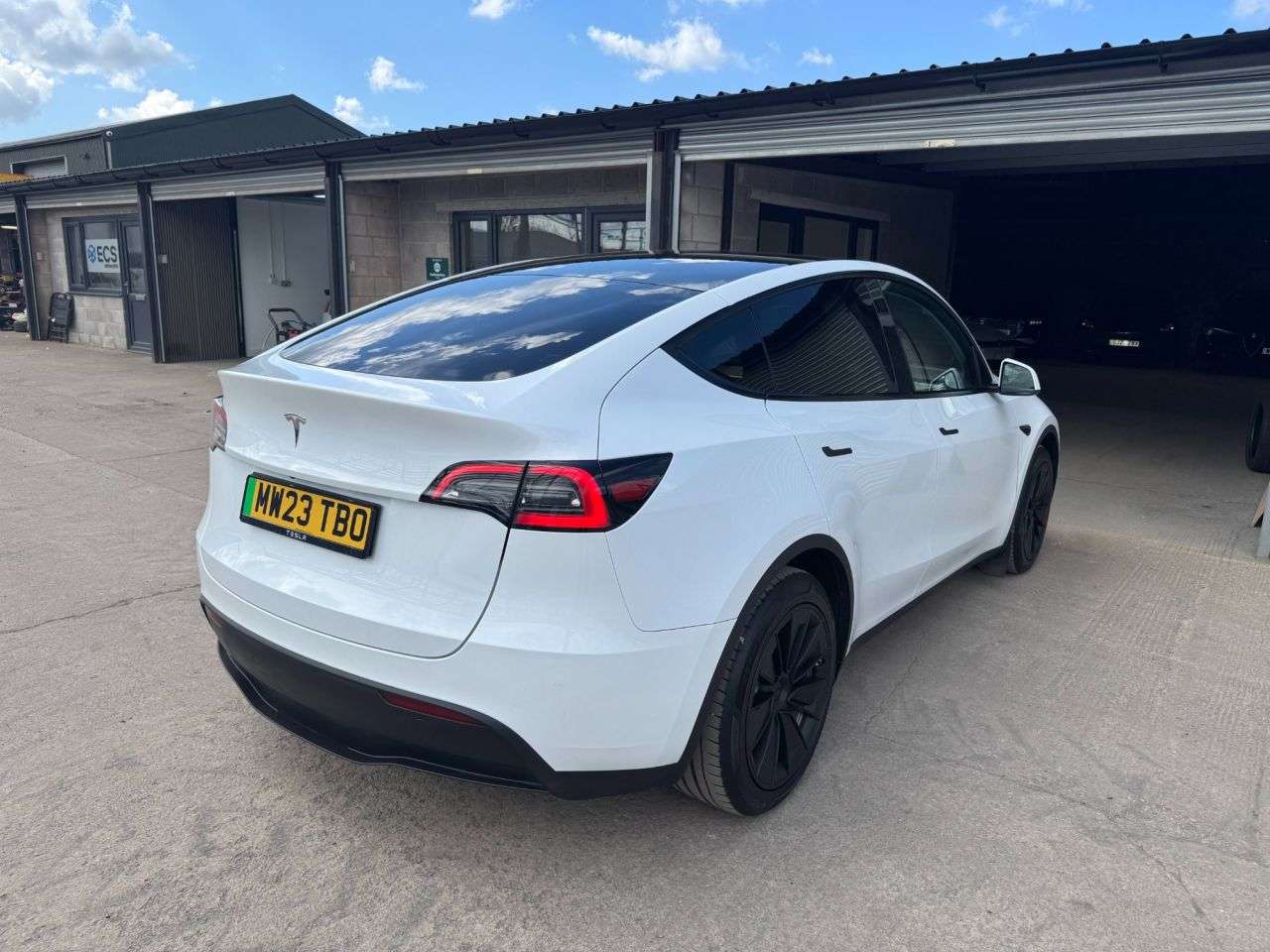 2023 TESLA MODEL Y 2023 TESLA MODEL Y