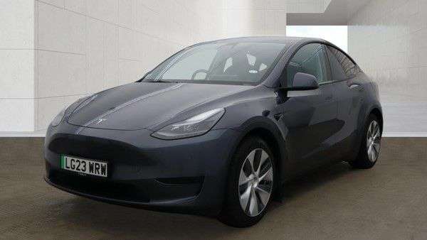 A 2023 TESLA MODEL Y SUV 5dr Electric Auto RWD (346 ps) A 2023 TESLA MODEL Y SUV 5dr Electric Auto RWD (346 ps)