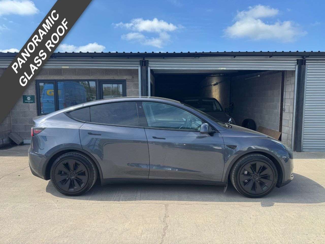 A 2023 TESLA MODEL Y SUV 5dr Electric Auto RWD (346 ps) A 2023 TESLA MODEL Y SUV 5dr Electric Auto RWD (346 ps)