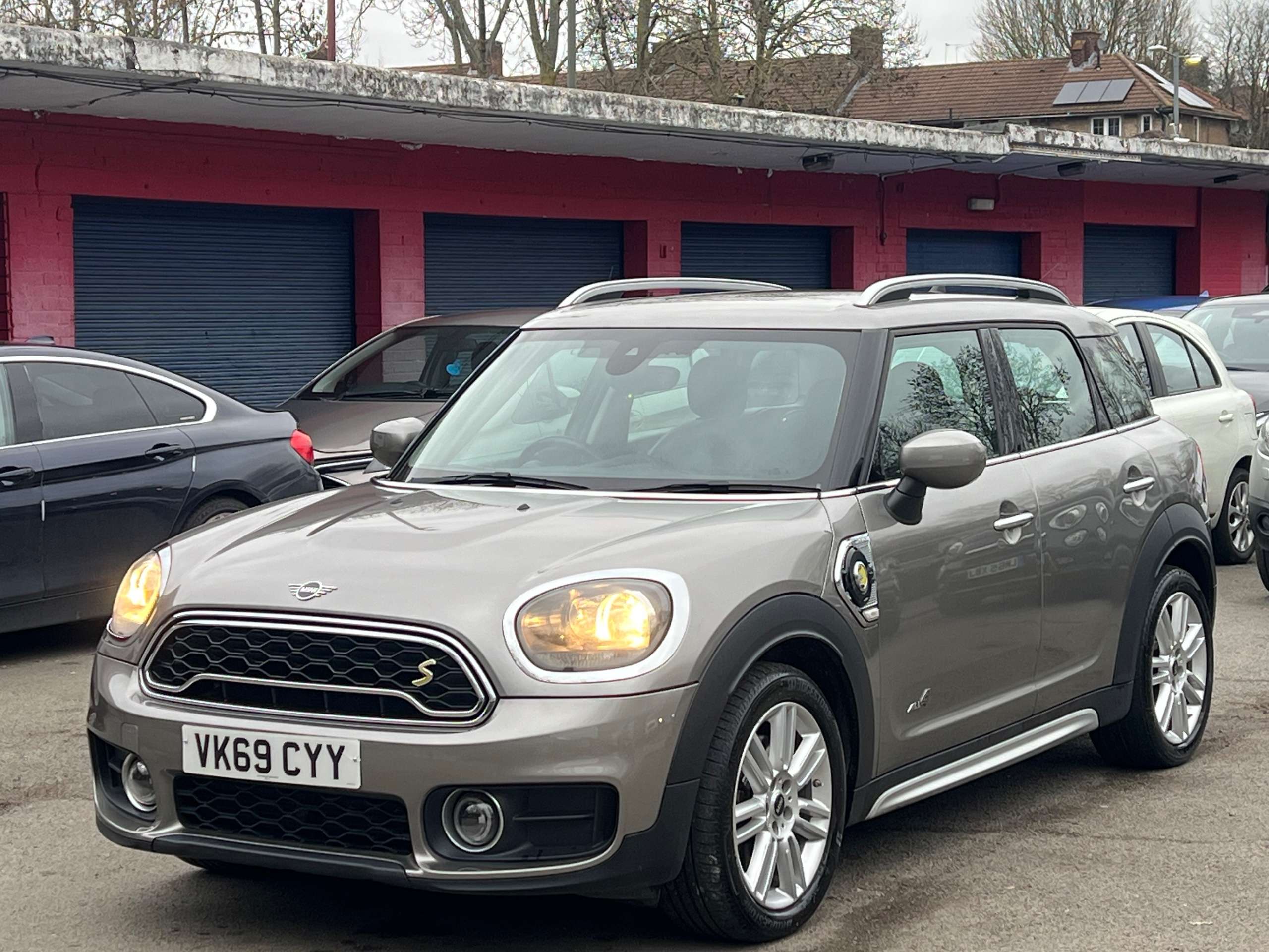 A 2019 MINI COUNTRYMAN 1.5 10kWh Cooper SE Exclusive SUV 5dr Petrol Plug-in Hybrid Auto ALL4 Euro 6 (s/s) (224 ps) A 2019 MINI COUNTRYMAN 1.5 10kWh Cooper SE Exclusive SUV 5dr Petrol Plug-in Hybrid Auto ALL4 Euro 6 (s/s) (224 ps)