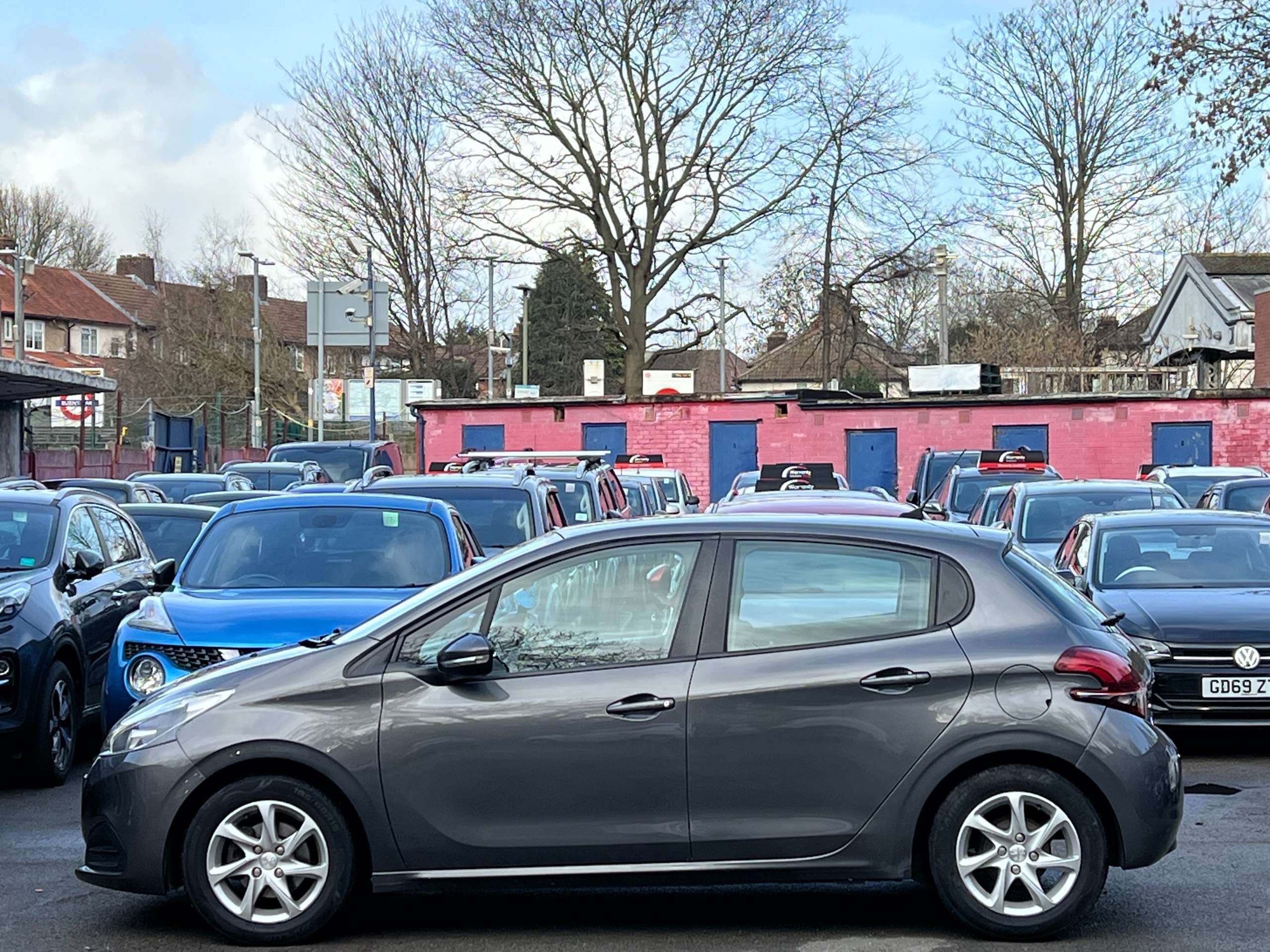 A 2018 PEUGEOT 208 1.2 PureTech Active Hatchback 5dr Petrol Manual Euro 6 (s/s) (82 ps) A 2018 PEUGEOT 208 1.2 PureTech Active Hatchback 5dr Petrol Manual Euro 6 (s/s) (82 ps)