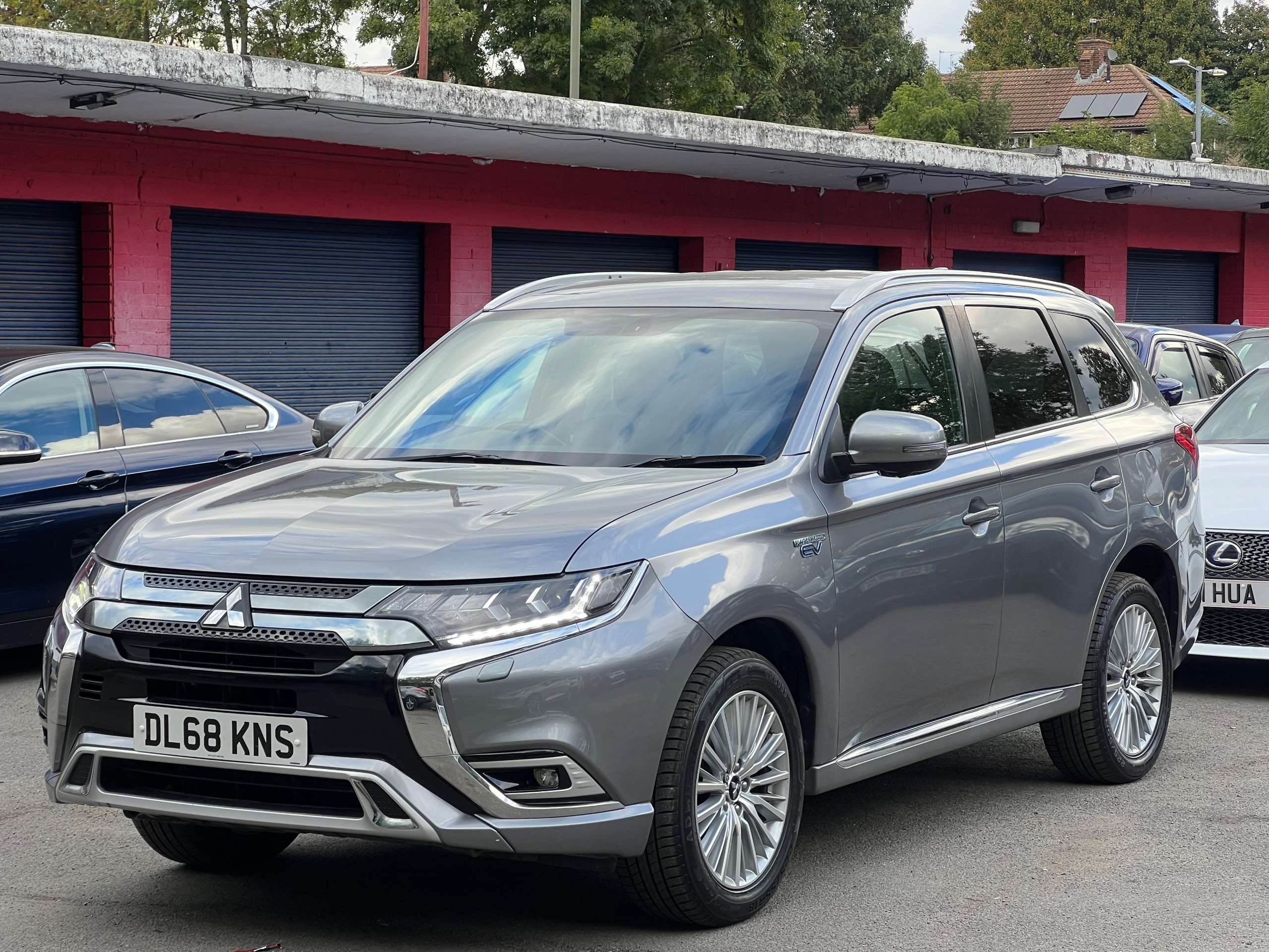 A 2019 MITSUBISHI OUTLANDER 2.4h TwinMotor 13.8kWh 4h SUV 5dr Petrol Plug-in Hybrid CVT 4WD Euro 6 (s/s) (209 ps) A 2019 MITSUBISHI OUTLANDER 2.4h TwinMotor 13.8kWh 4h SUV 5dr Petrol Plug-in Hybrid CVT 4WD Euro 6 (s/s) (209 ps)