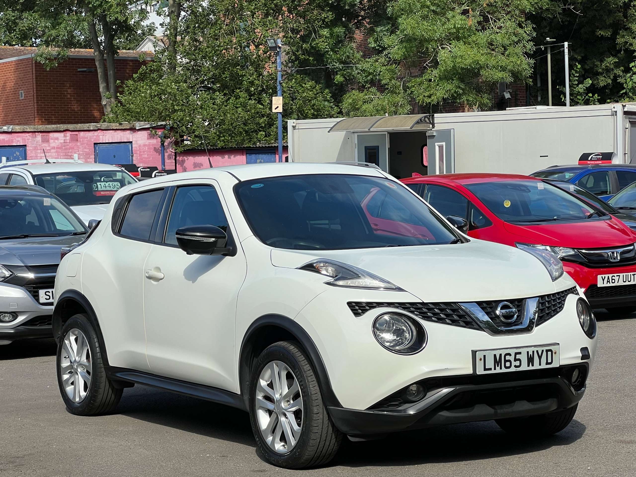 A 2015 NISSAN JUKE 1.6 Acenta Premium SUV 5dr Petrol XTRON Euro 6 (117 ps) A 2015 NISSAN JUKE 1.6 Acenta Premium SUV 5dr Petrol XTRON Euro 6 (117 ps)