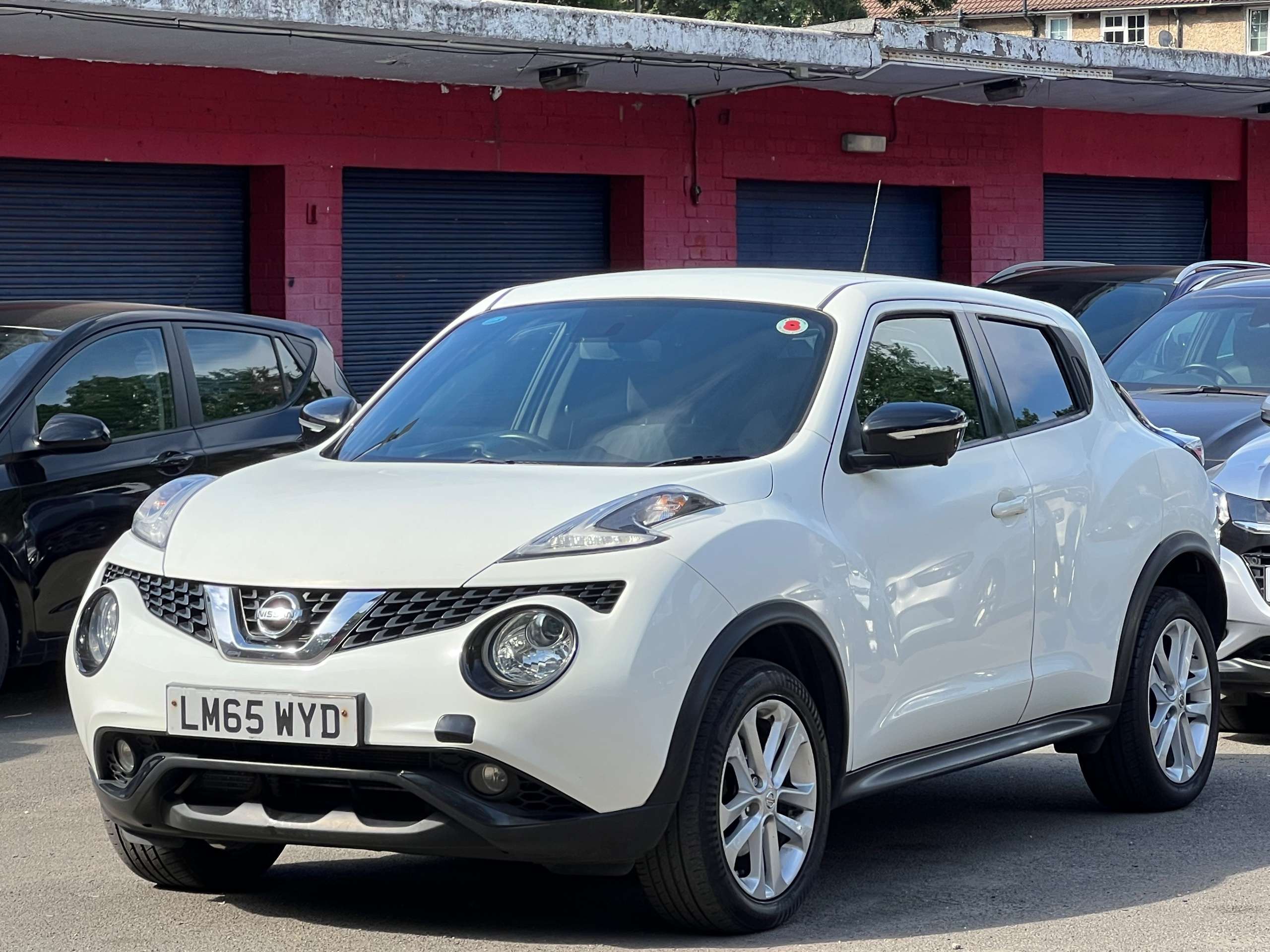 A 2015 NISSAN JUKE 1.6 Acenta Premium SUV 5dr Petrol XTRON Euro 6 (117 ps) A 2015 NISSAN JUKE 1.6 Acenta Premium SUV 5dr Petrol XTRON Euro 6 (117 ps)