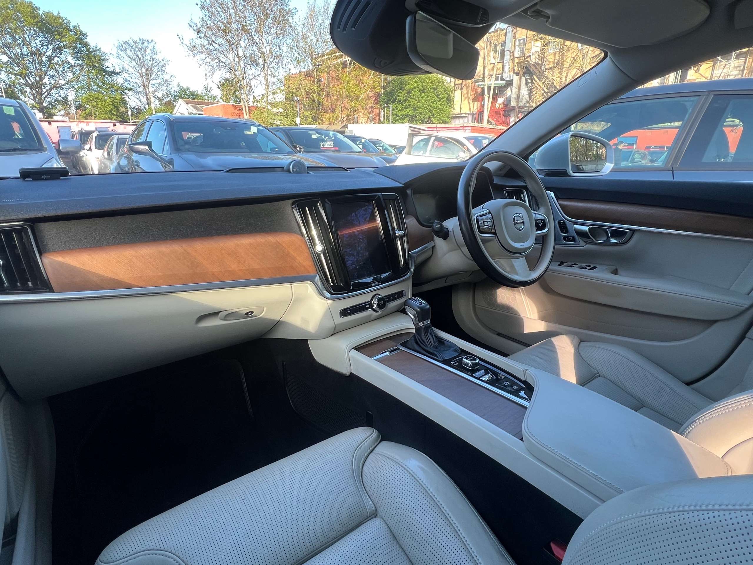 2017 VOLVO V90 2017 VOLVO V90