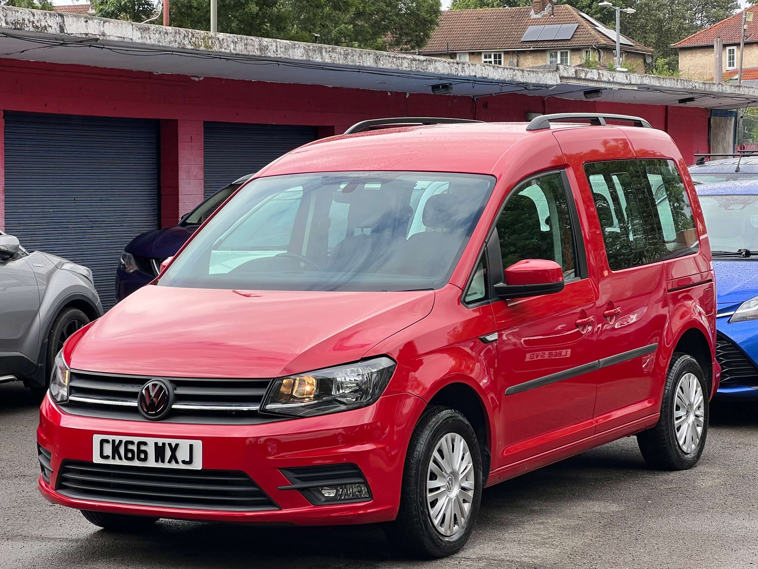 A 2016 VOLKSWAGEN CADDY LIFE 2.0 TDI BlueMotion Tech MPV 5dr Diesel Manual Euro 6 (s/s) (102 ps) A 2016 VOLKSWAGEN CADDY LIFE 2.0 TDI BlueMotion Tech MPV 5dr Diesel Manual Euro 6 (s/s) (102 ps)