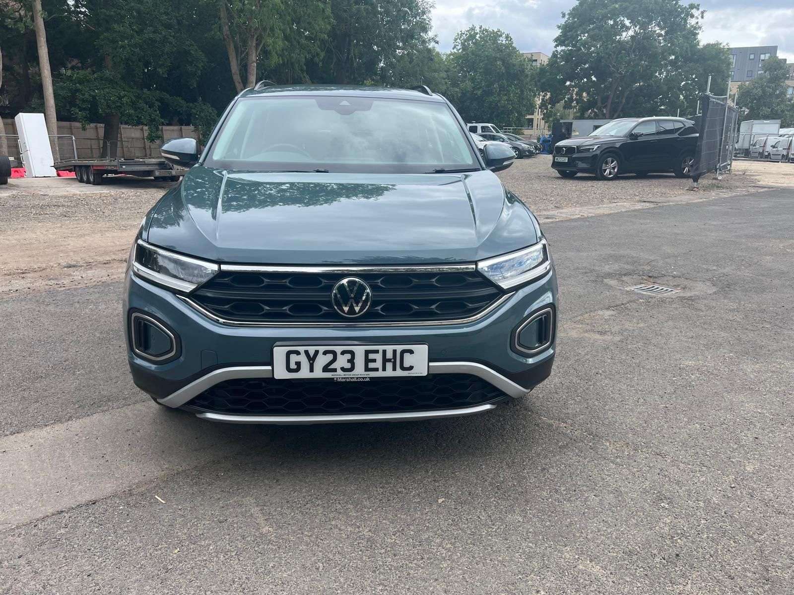 A 2023 VOLKSWAGEN T-ROC 1.5 TSI Life SUV 5dr Petrol DSG Euro 6 (s/s) (150 ps) A 2023 VOLKSWAGEN T-ROC 1.5 TSI Life SUV 5dr Petrol DSG Euro 6 (s/s) (150 ps)