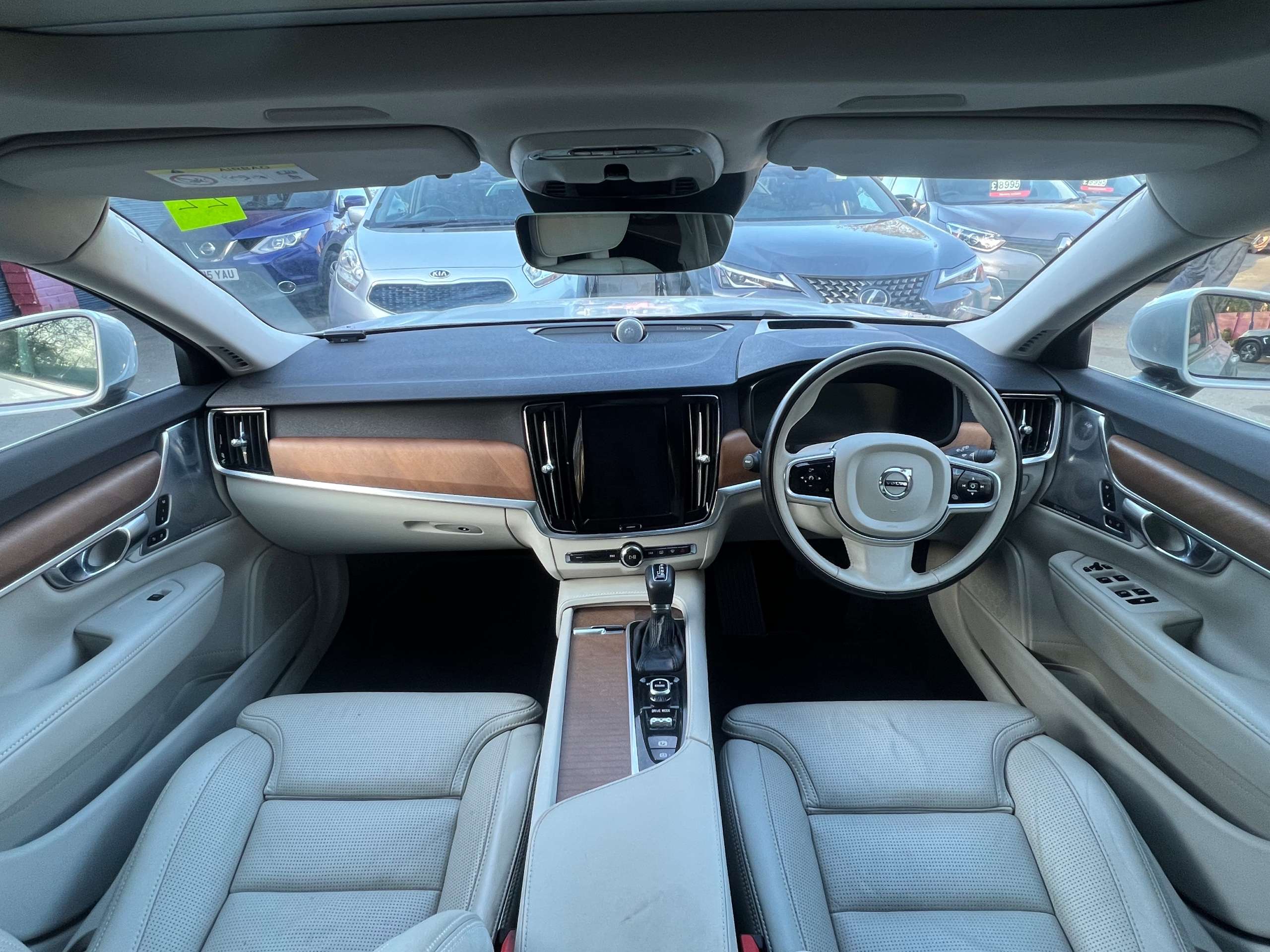 2017 VOLVO V90 2017 VOLVO V90