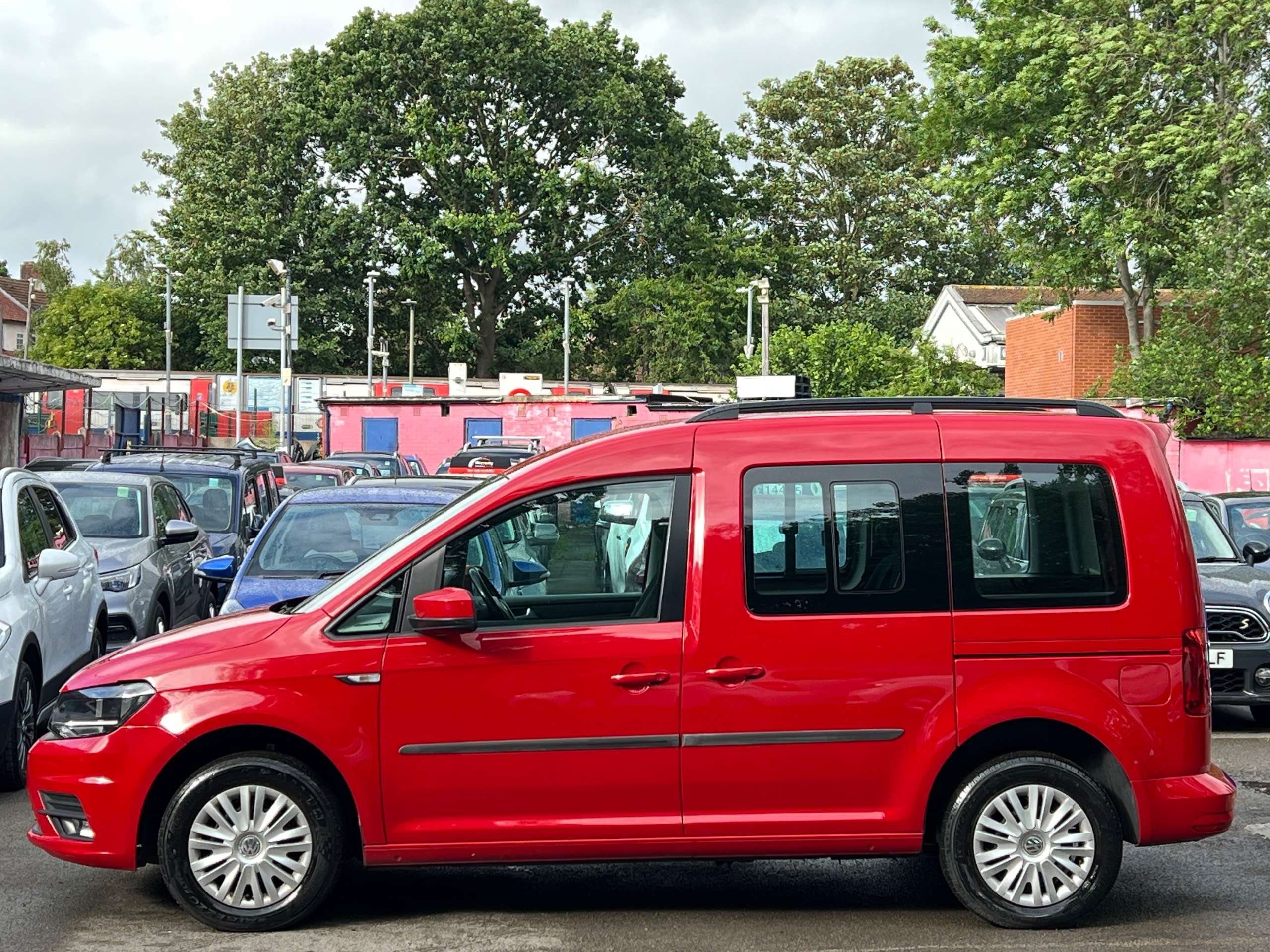 A 2016 VOLKSWAGEN CADDY LIFE 2.0 TDI BlueMotion Tech MPV 5dr Diesel Manual Euro 6 (s/s) (102 ps) A 2016 VOLKSWAGEN CADDY LIFE 2.0 TDI BlueMotion Tech MPV 5dr Diesel Manual Euro 6 (s/s) (102 ps)