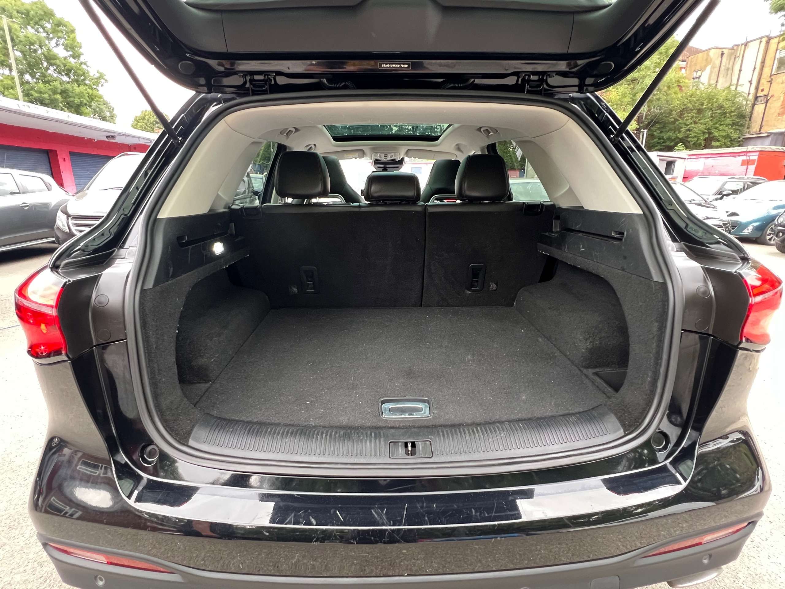 2022 MG HS 2022 MG HS