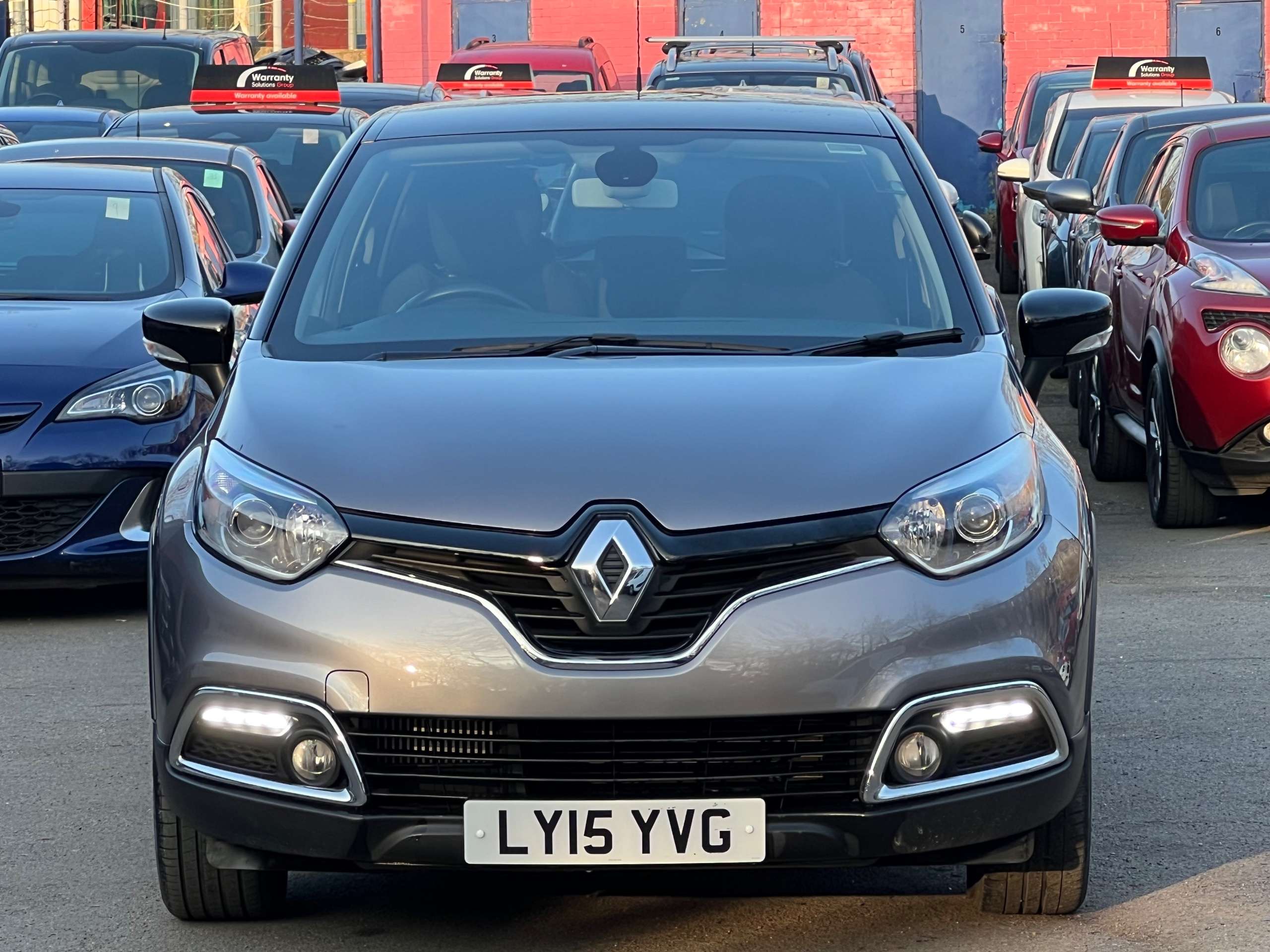 A 2015 RENAULT CAPTUR 1.2 TCe Dynamique S MediaNav SUV 5dr Petrol EDC Euro 5 (120 ps) A 2015 RENAULT CAPTUR 1.2 TCe Dynamique S MediaNav SUV 5dr Petrol EDC Euro 5 (120 ps)