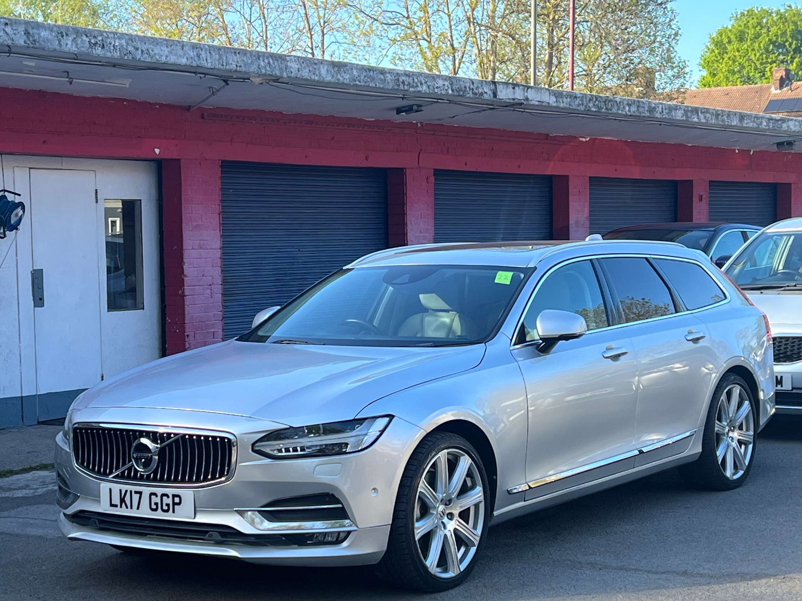 A 2017 VOLVO V90 T6 Inscription Plus A 2017 VOLVO V90 T6 Inscription Plus