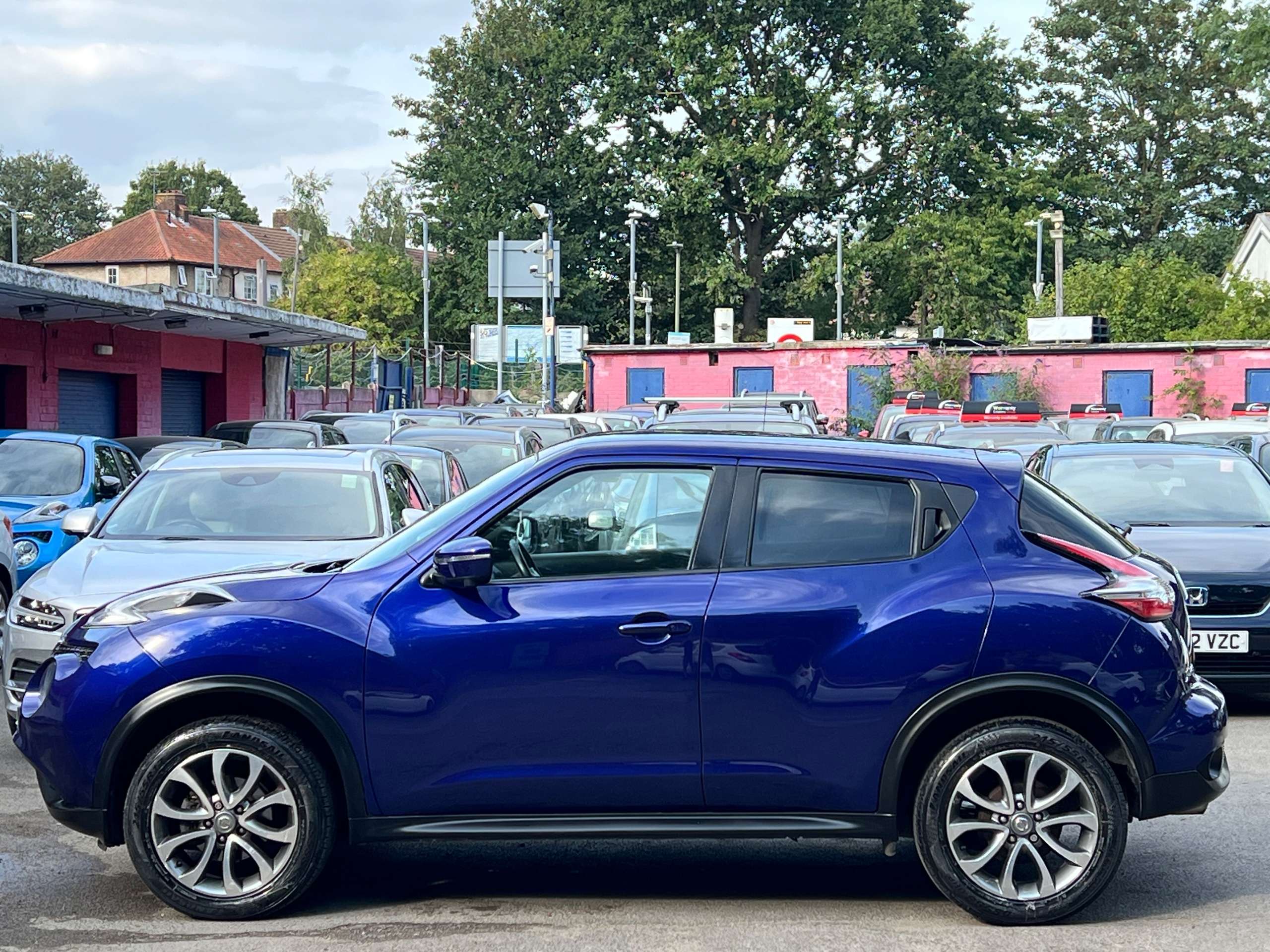 A 2018 NISSAN JUKE 1.6 Tekna SUV 5dr Petrol XTRON Euro 6 (117 ps) A 2018 NISSAN JUKE 1.6 Tekna SUV 5dr Petrol XTRON Euro 6 (117 ps)