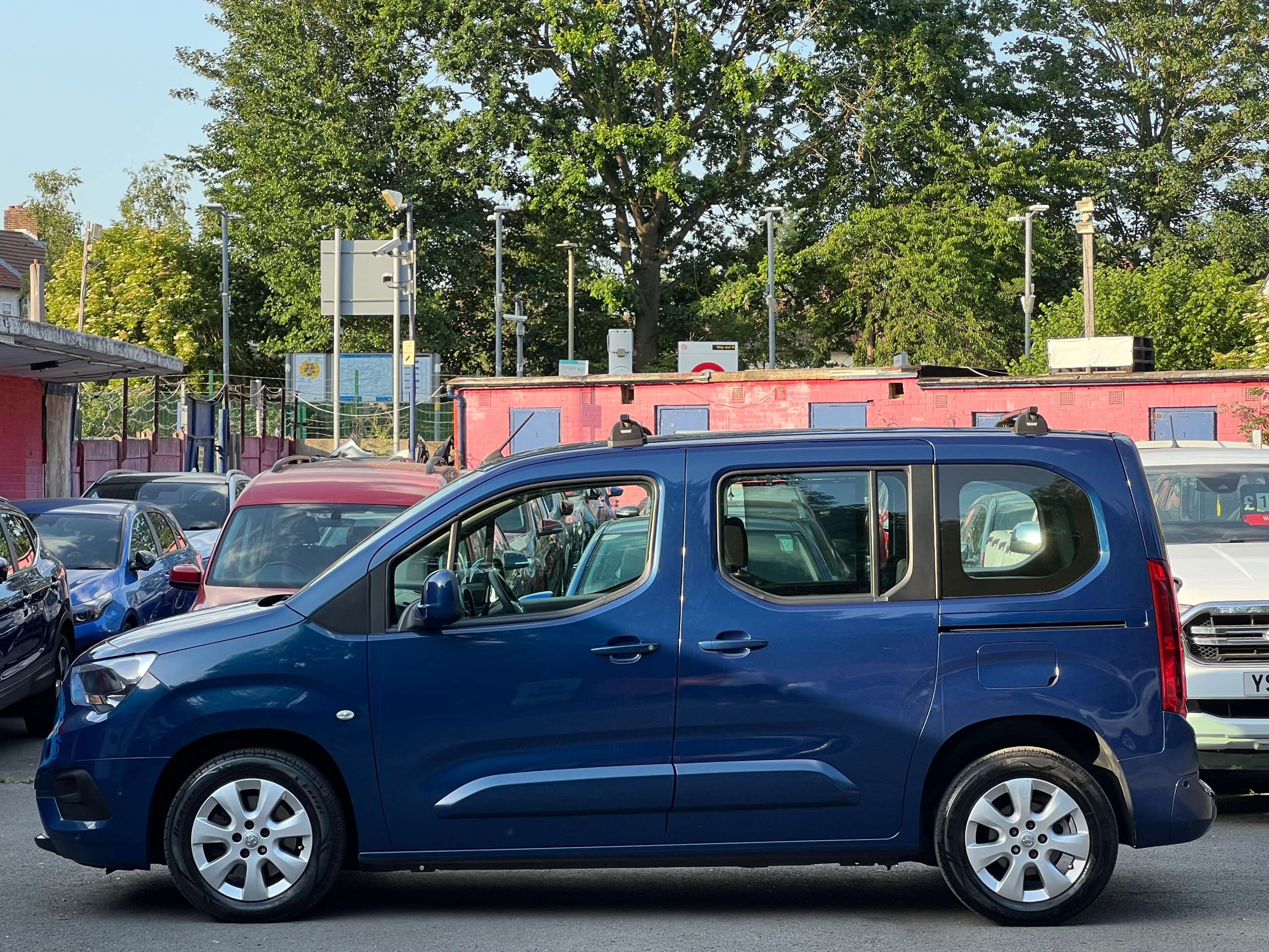 A 2019 VAUXHALL COMBO LIFE 1.5 Turbo D BlueInjection Energy MPV 5dr Diesel Manual Euro 6 (s/s) (7 Seat) (100 ps) A 2019 VAUXHALL COMBO LIFE 1.5 Turbo D BlueInjection Energy MPV 5dr Diesel Manual Euro 6 (s/s) (7 Seat) (100 ps)