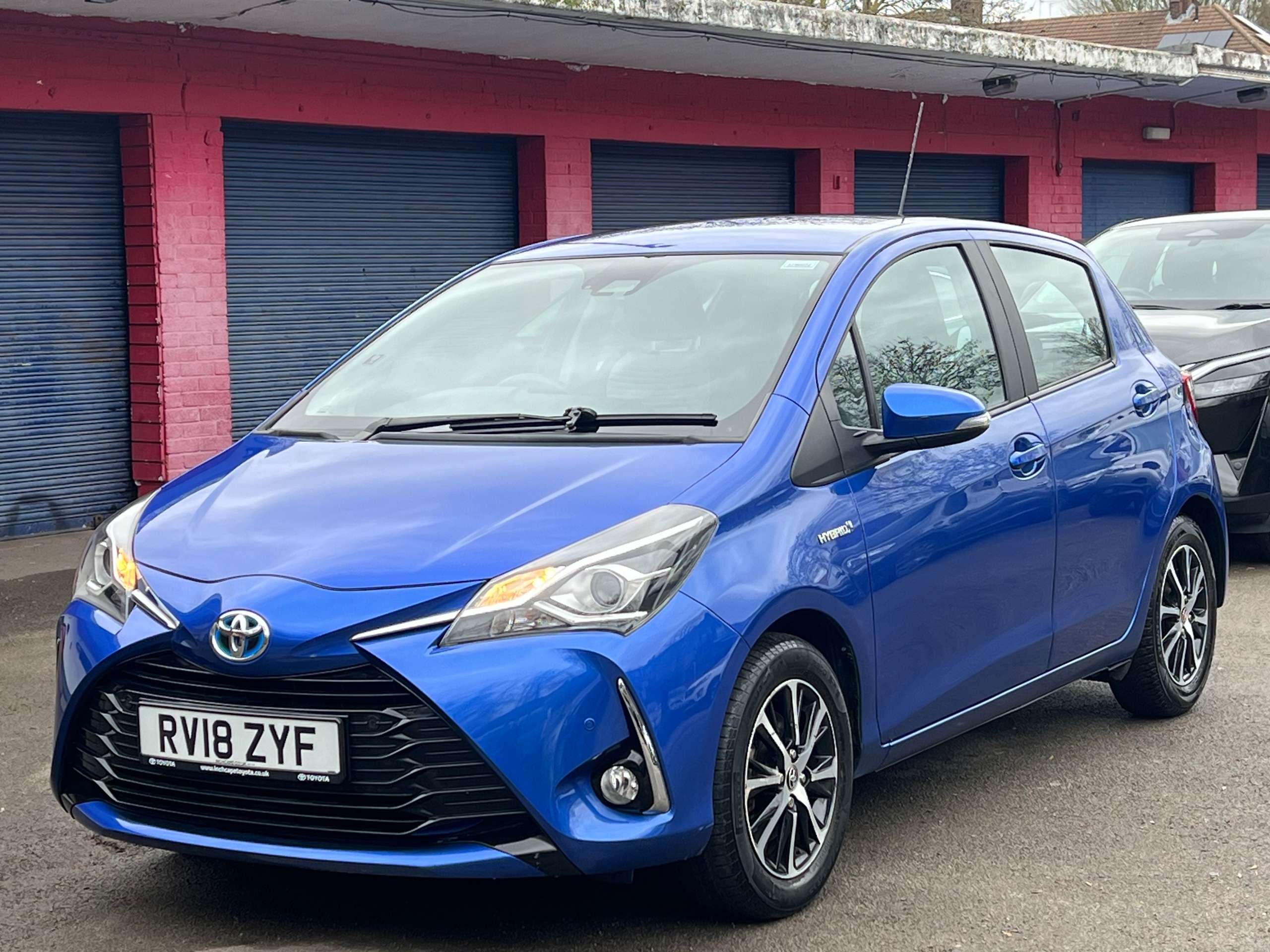 A 2018 TOYOTA YARIS 1.5 VVT-h Icon Tech Hatchback 5dr Petrol Hybrid E-CVT Euro 6 (s/s) (100 ps) A 2018 TOYOTA YARIS 1.5 VVT-h Icon Tech Hatchback 5dr Petrol Hybrid E-CVT Euro 6 (s/s) (100 ps)