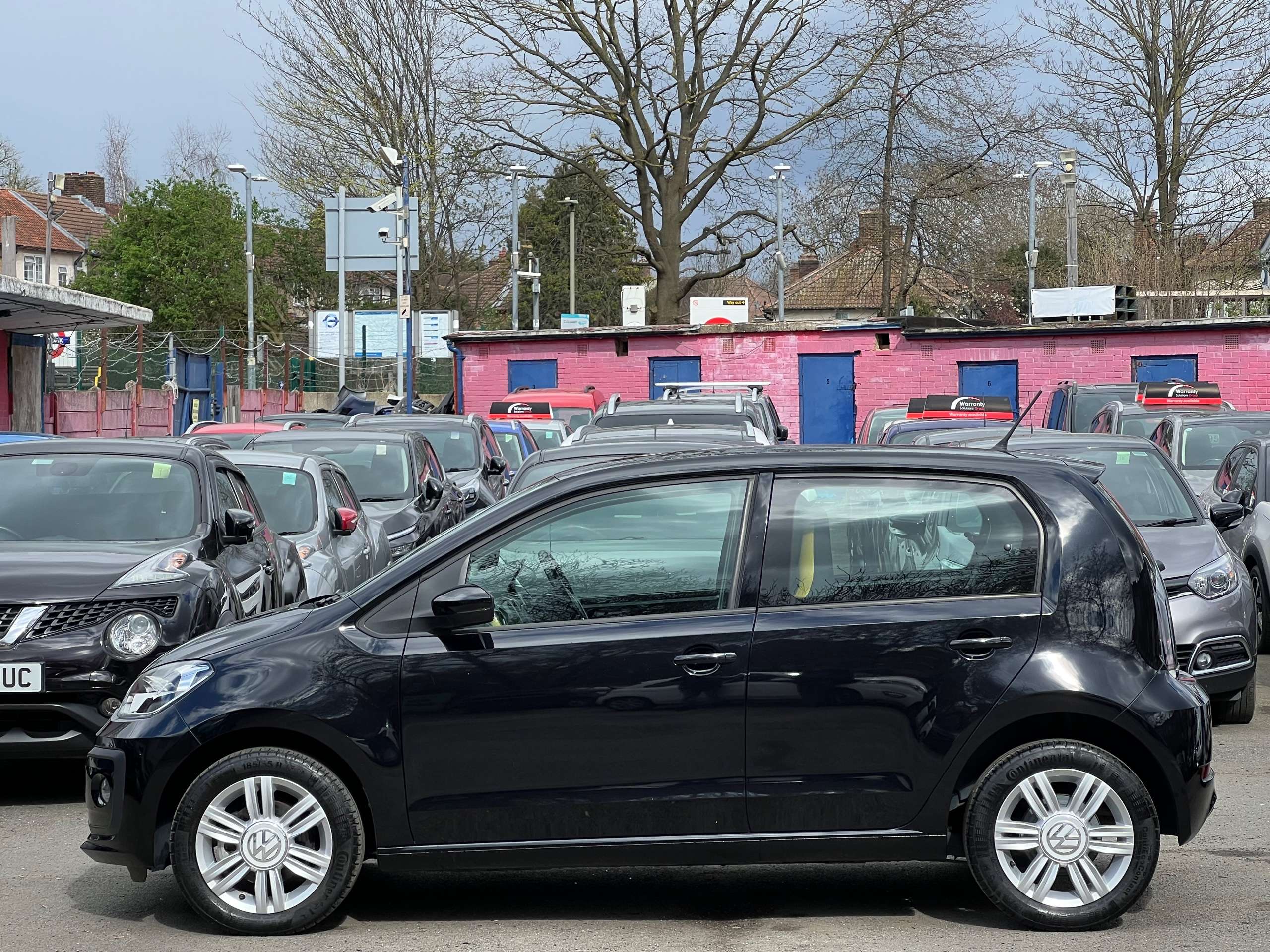 A 2020 VOLKSWAGEN UP! High UP A 2020 VOLKSWAGEN UP! High UP