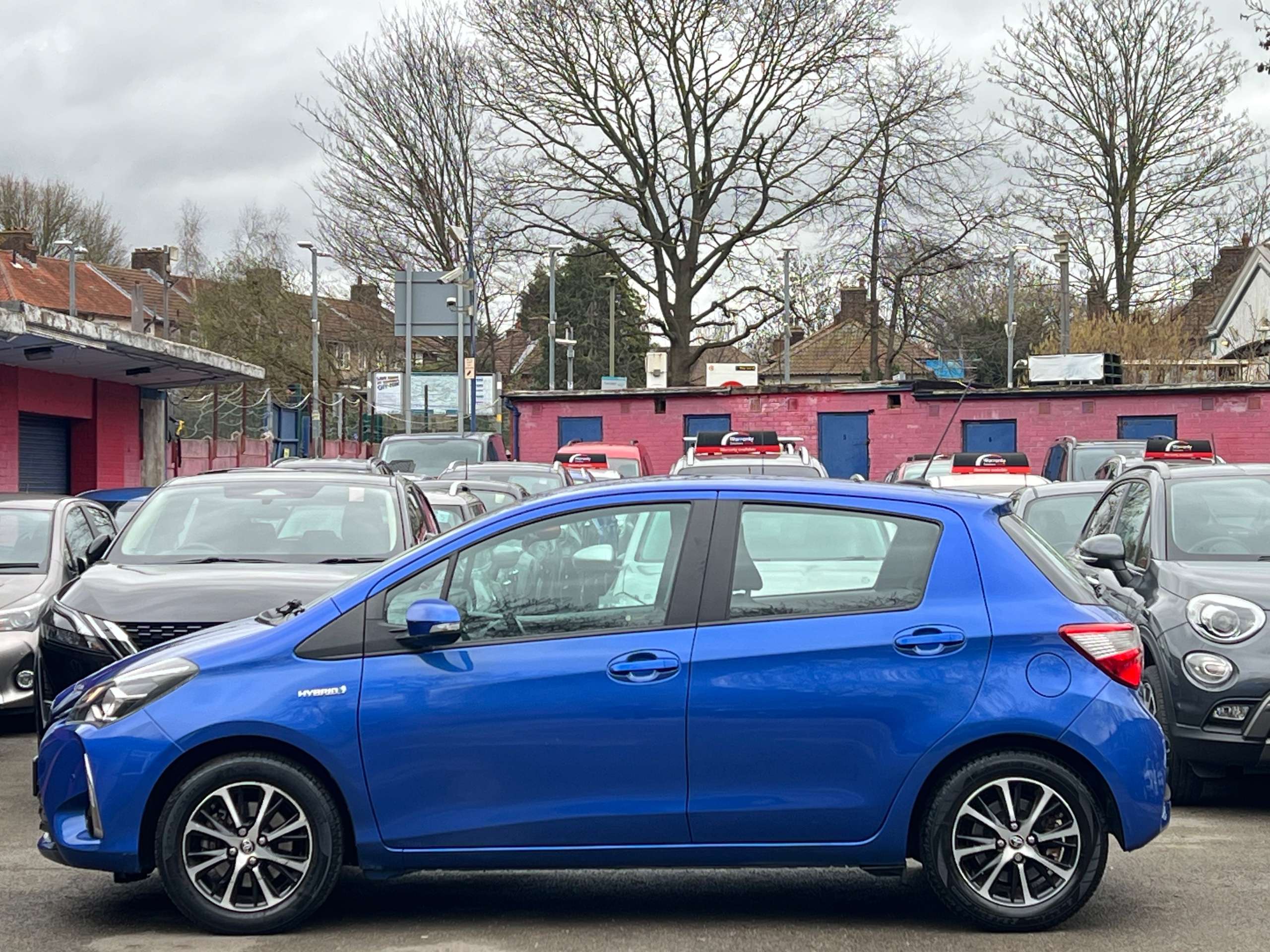 A 2018 TOYOTA YARIS 1.5 VVT-h Icon Tech Hatchback 5dr Petrol Hybrid E-CVT Euro 6 (s/s) (100 ps) A 2018 TOYOTA YARIS 1.5 VVT-h Icon Tech Hatchback 5dr Petrol Hybrid E-CVT Euro 6 (s/s) (100 ps)