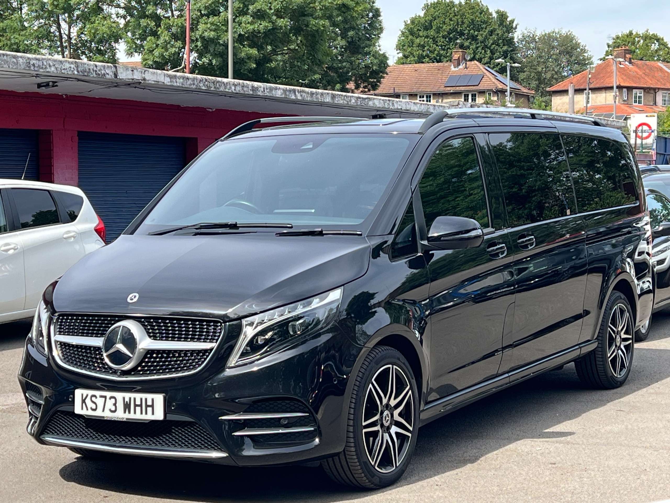 A 2023 MERCEDES-BENZ V CLASS 2.0 V300d AMG Line MPV 5dr Diesel G-Tronic+ Euro 6 (s/s) XLWB (237 ps) A 2023 MERCEDES-BENZ V CLASS 2.0 V300d AMG Line MPV 5dr Diesel G-Tronic+ Euro 6 (s/s) XLWB (237 ps)