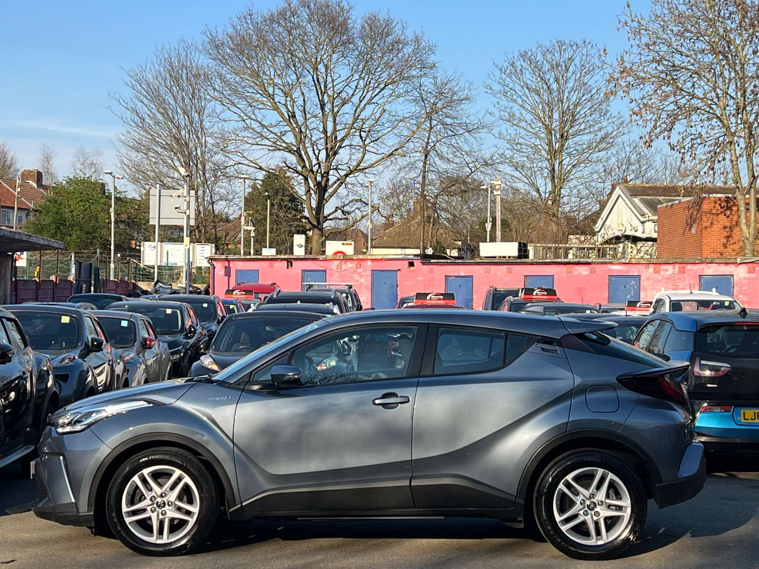A 2021 TOYOTA C-HR 1.8 VVT-h GPF Icon SUV 5dr Petrol Hybrid CVT Euro 6 (s/s) (122 ps) A 2021 TOYOTA C-HR 1.8 VVT-h GPF Icon SUV 5dr Petrol Hybrid CVT Euro 6 (s/s) (122 ps)