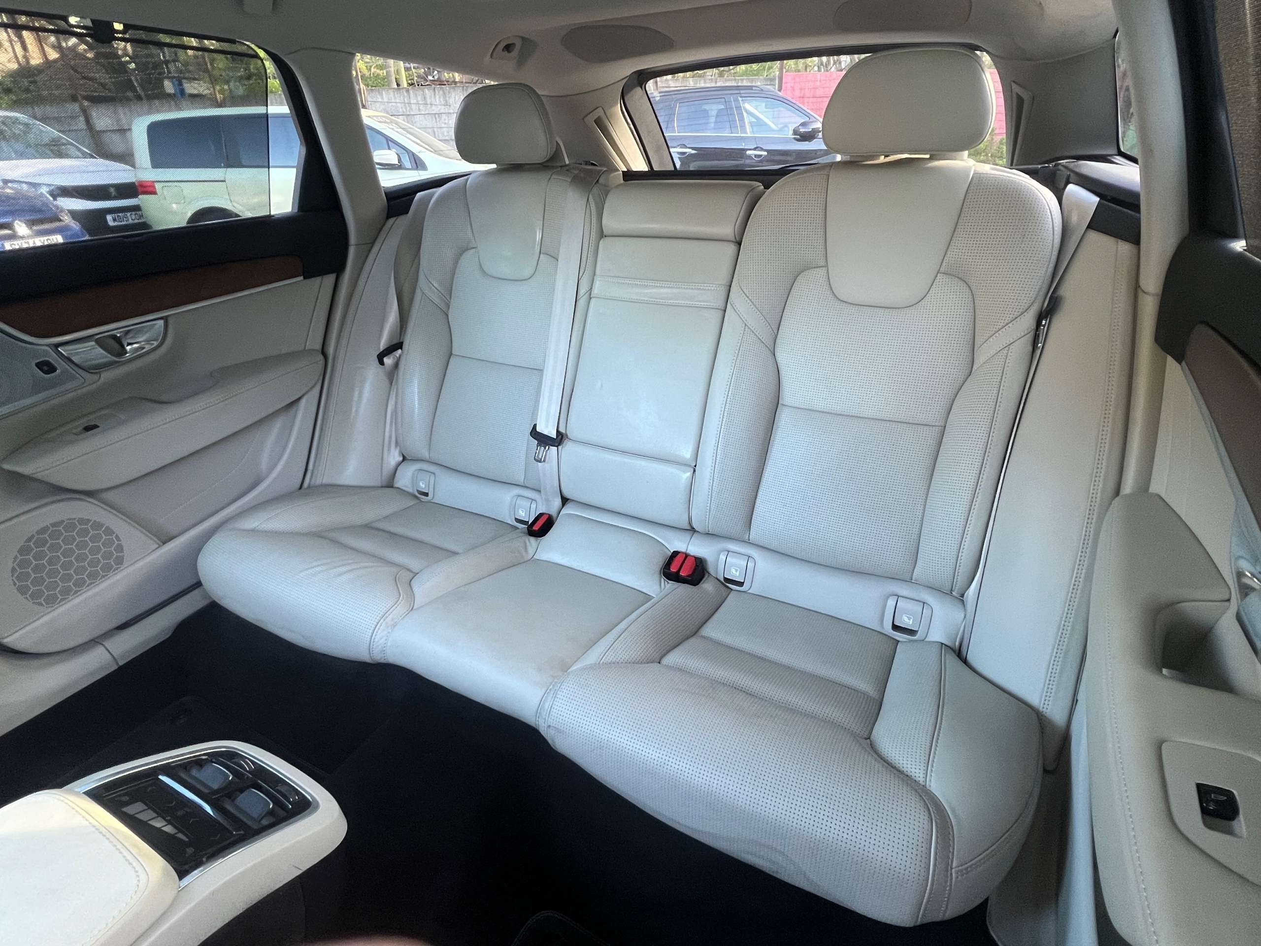 2017 VOLVO V90 2017 VOLVO V90